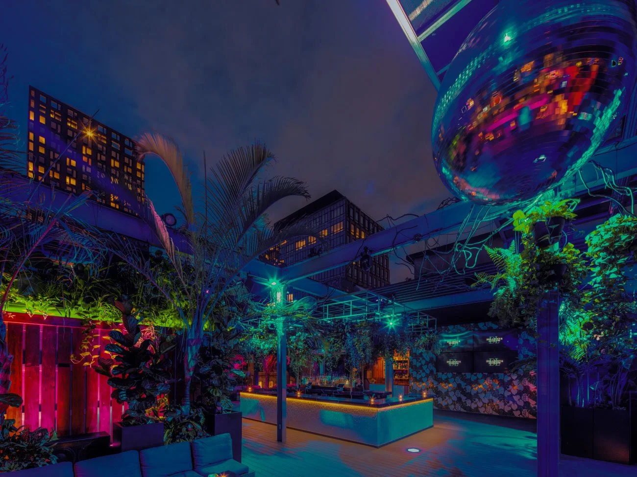 The Dl Rooftop And Lounge _ 15 Best Rooftop Bars on Manhattan [2024 ...