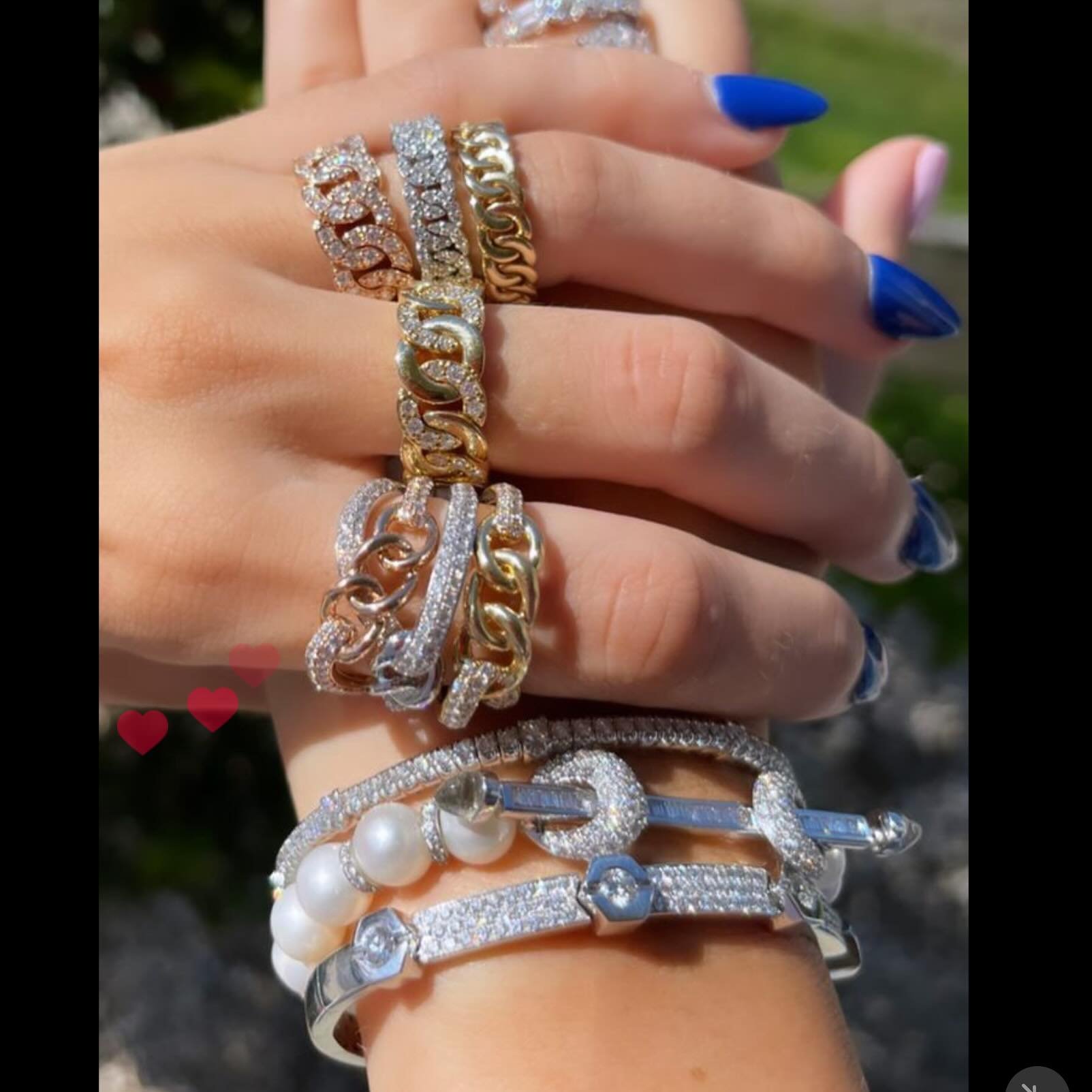 I keep on showing g you beautiful jewelry  and now I am happy everyone is coming in and shopping !  Keep it up girls 🧒😀😀