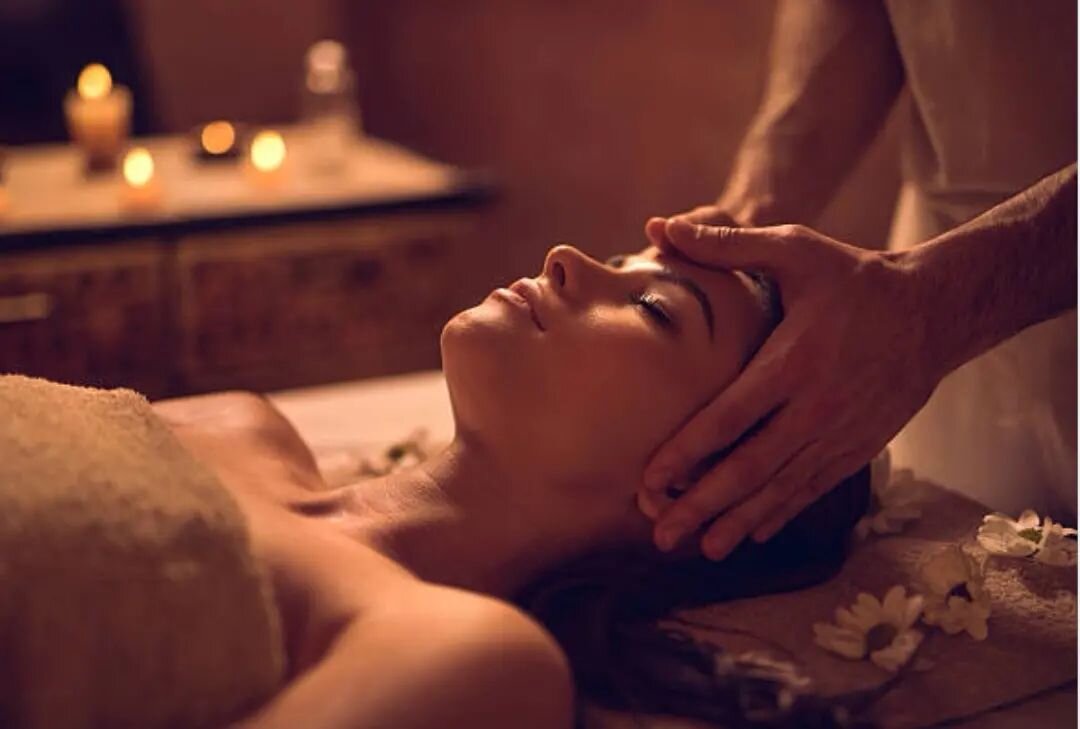 🌺Indian Head Massage

Indian Head Massage is an ancient therapeutic practice and a simple but powerful form of massage which focuses on Acupressure points through a neck, head and shoulder massage, or as part of a full body massage. Indian Head mass
