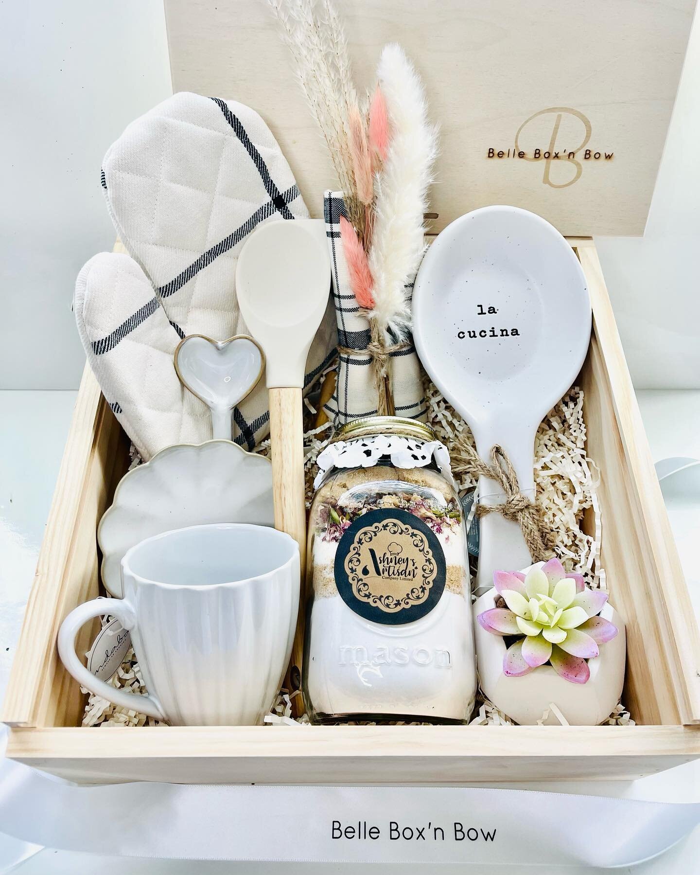 The Kitchen Essentials Gift Box is an ideal gift for the foodie in your life. Enjoy our delicious cookie mix in a jar from  @ashneys_kitchen_stories 
A perfect gift option for family, friends, and new home owners. 

#giftboxes #giftideas #curatedgift