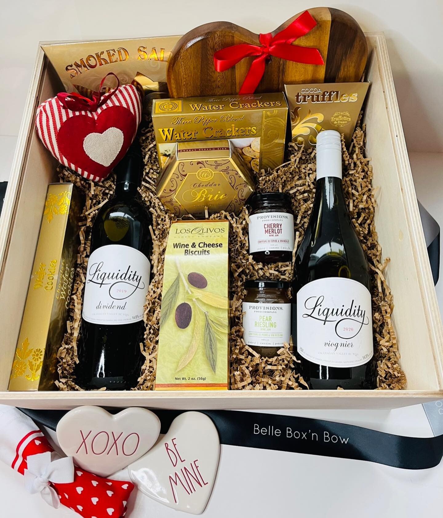 Express your love with our exclusive Wine &amp; Cheese Gift Box!❤️

#valentine #valentinesdaygift #wineandcheese #curatedgifts #giftideas #coquitlam #burkemountain