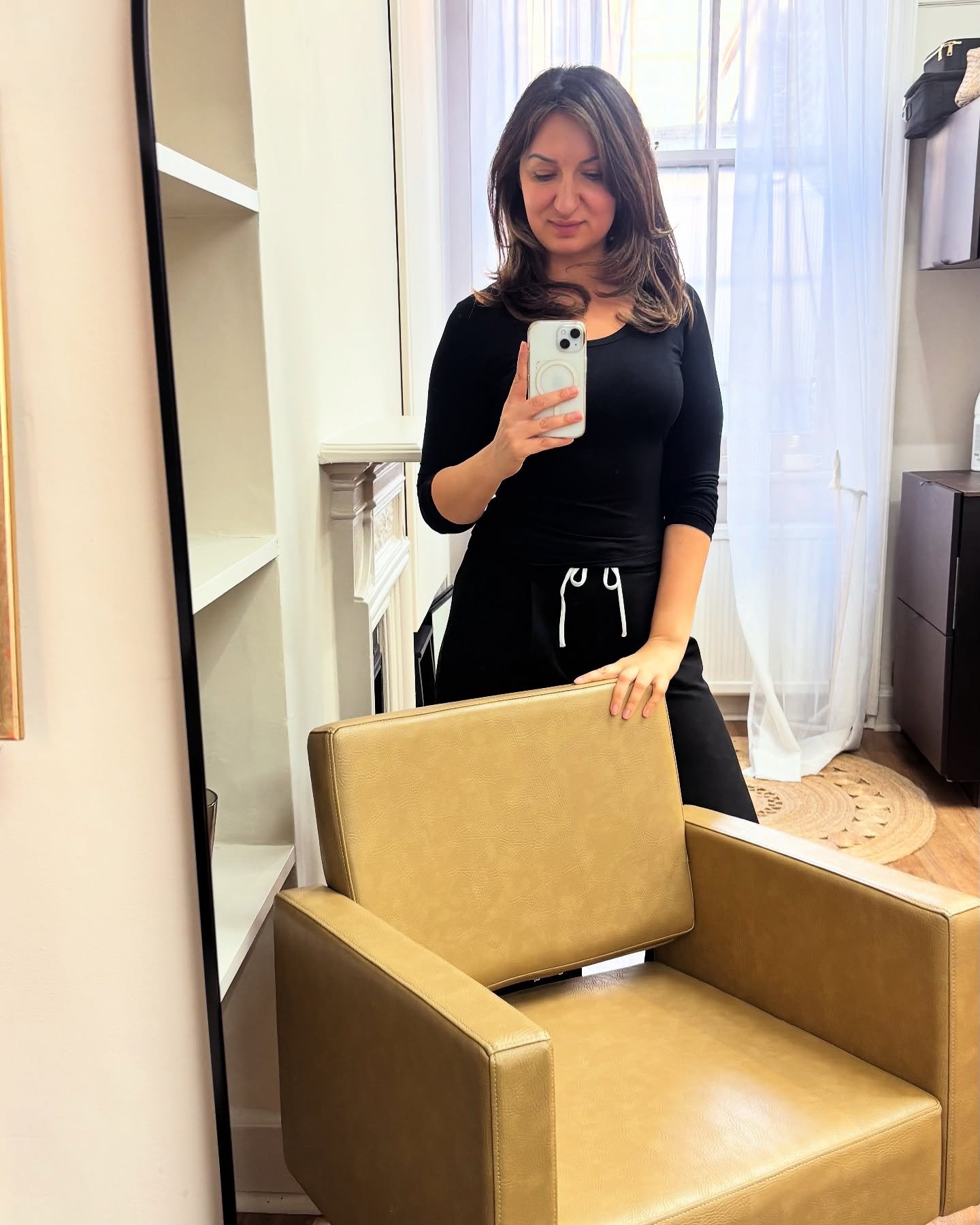 Just me, doing what I love in a space that feels like home ✨🤍
I spend most of my days behind the chair &mdash; focused on others, on creating, on transformation.
But every now and then, I like to pause, reflect, and remember how far I&rsquo;ve come 