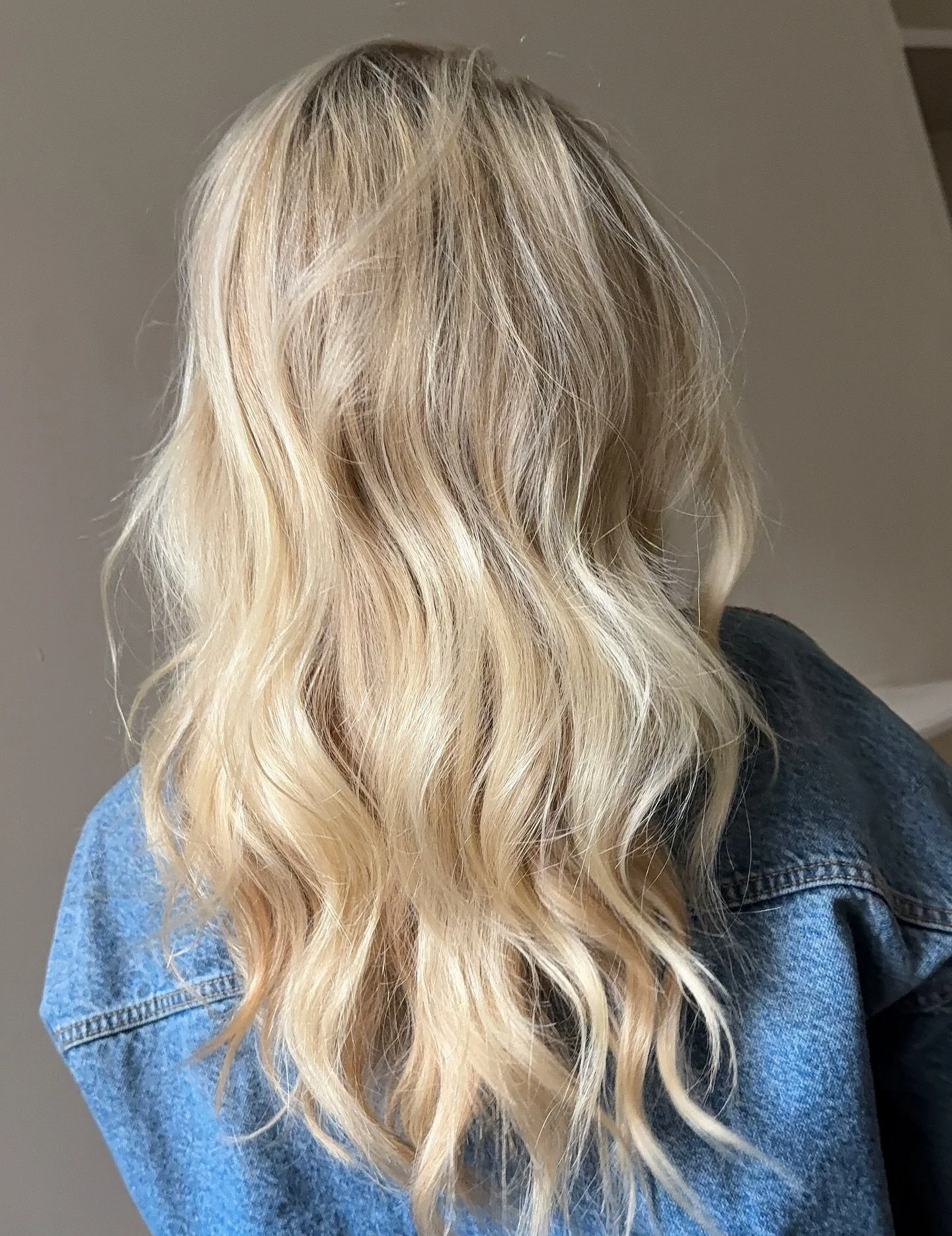 A blonde for every mood. Which tone speaks to you most? ✨🤍
From soft champagne tones to icy platinum and warm honey hues&mdash;there&rsquo;s a perfect blonde to match every personality, season, and vibe. Blonde is never one-size-fits-all, it&rsquo;s