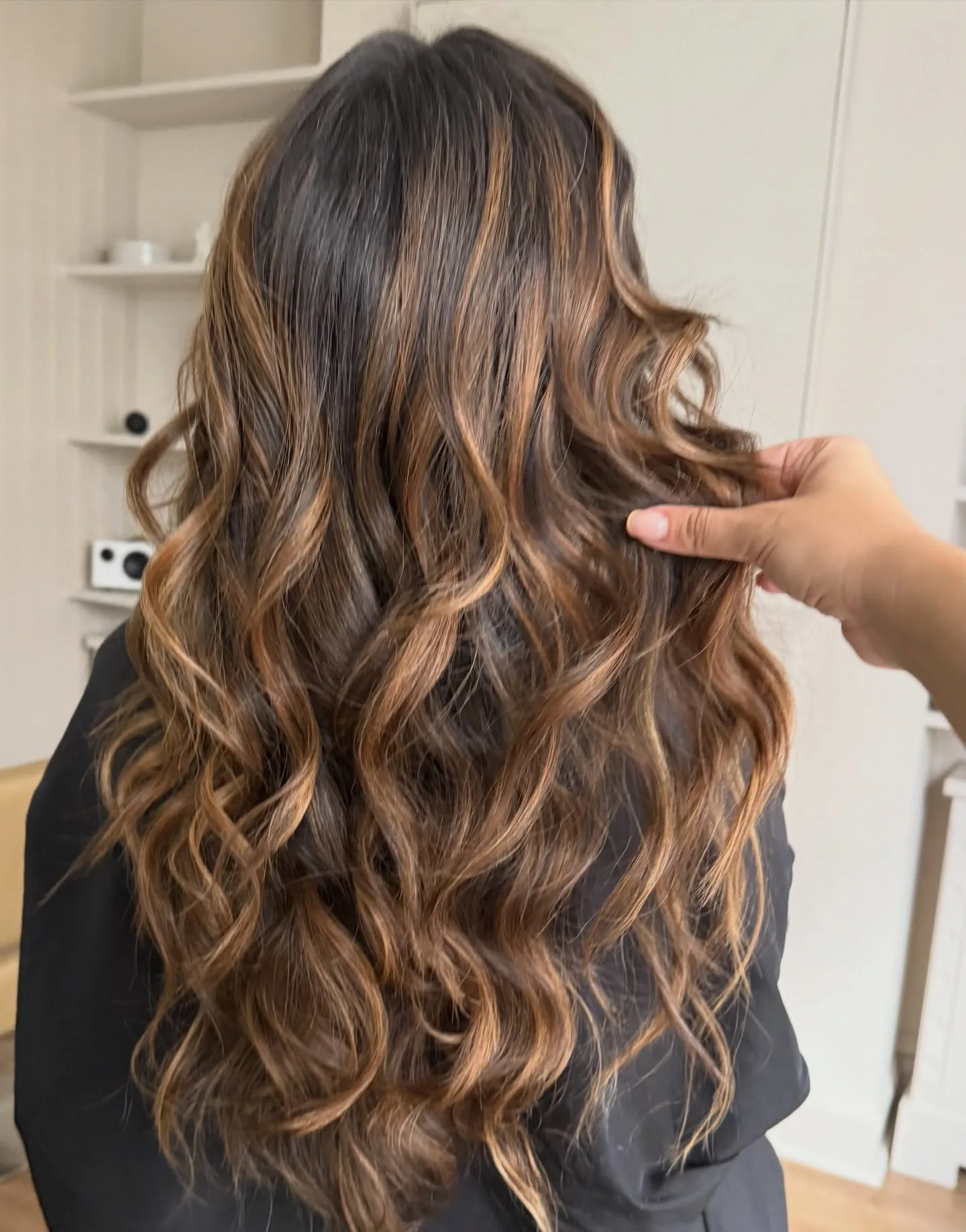 Brunette and loving it 🤎

#brunette #brunettebalayage #frenchbalayage #brunettehair #livedincolour