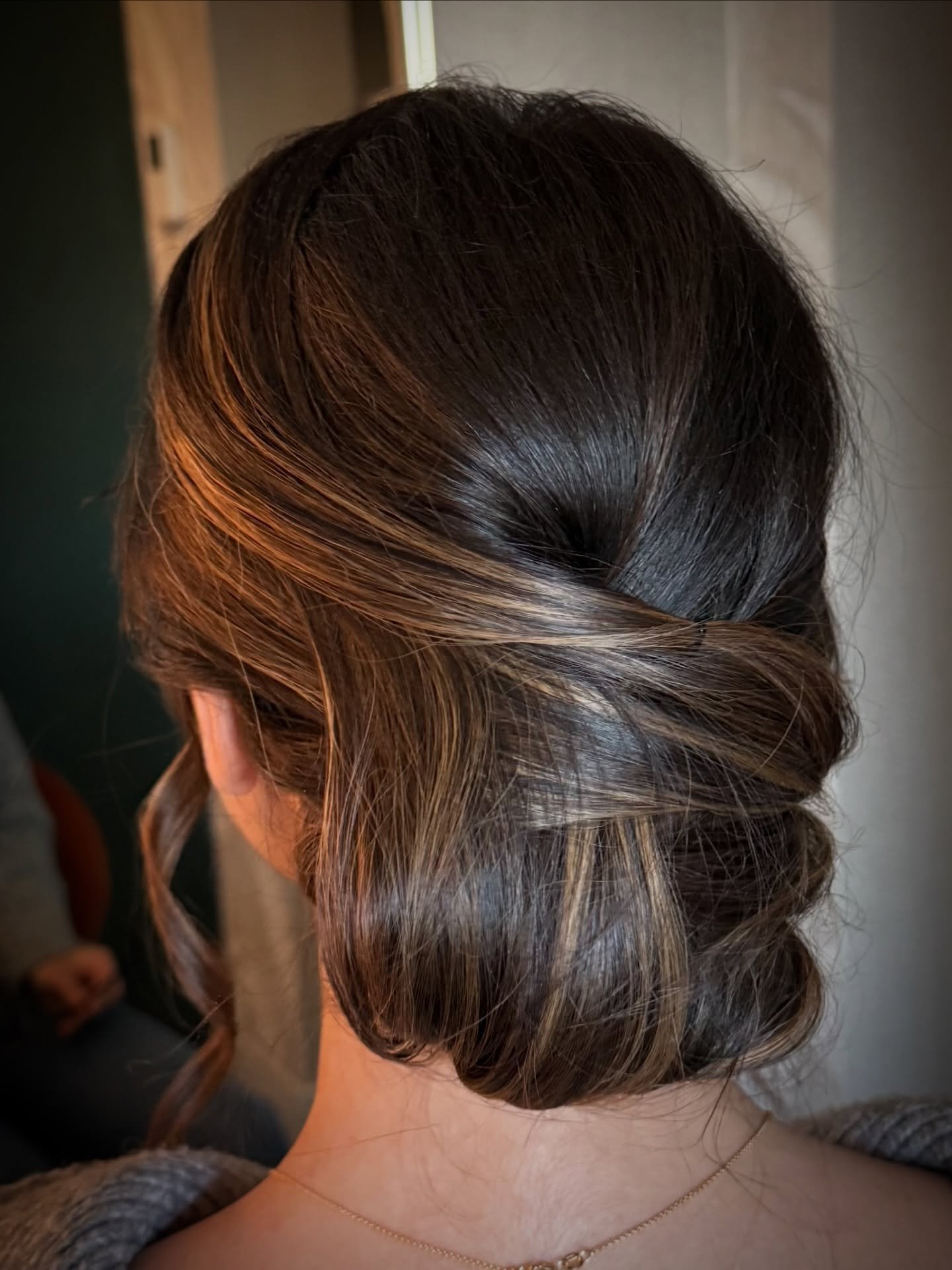 Getting ready for an event is such a vibe, forgot how much fun hair styling can be ☺️🤍✨

#hampstead #londonhampstead #hairstylinghampstead #vasilenalondon