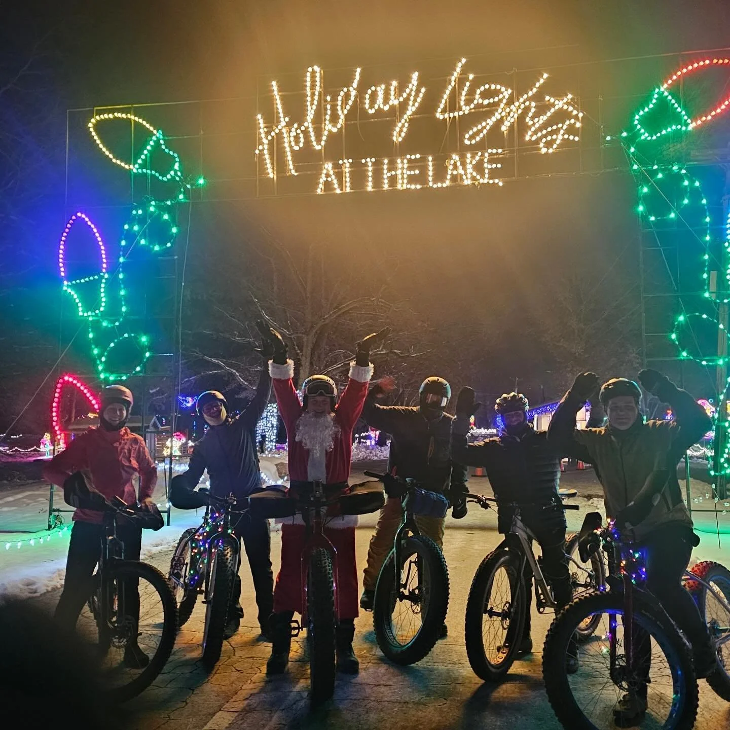Five little elves joined Santa Paul for the annual ride to @holidaylightsatthelake last night. Todd, Hailey, Sam, Eric and Isaiah all made the nice list. Your next chance to get in the big man&rsquo;s good side is tomorrow for Global Fat Bike Day. Me
