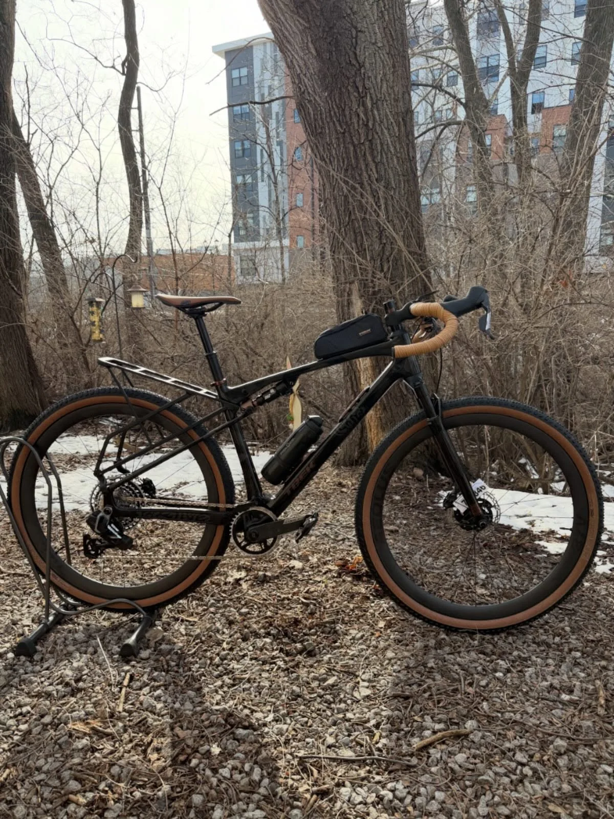 @trekbikes CheckOut&hellip;.with a twist. The customer wanted this color frame but was in love with the new @sramroad Force group set. We stripped the stock parts and got him set up with the new drivetrain and Bontrager Aeolus carbon wheels! This rig