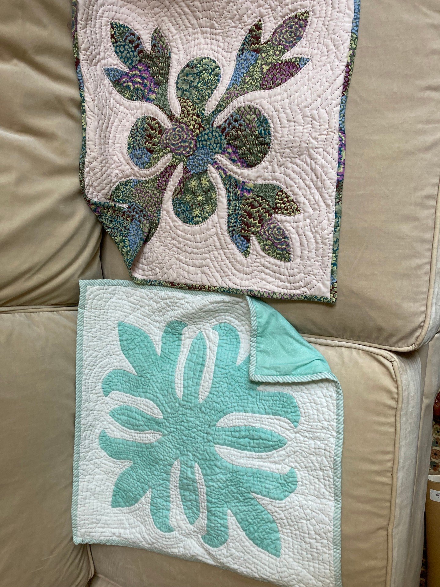 Barbara is truly talented! 🌺🌈 She crafted two stunning Kapa wall hangings (Hawaiian quilts) that are simply breathtaking! 🎨🌺 Keep up the amazing work, Barbara! #HawaiianQuilts #TalentedArtist #StudentSpotlight