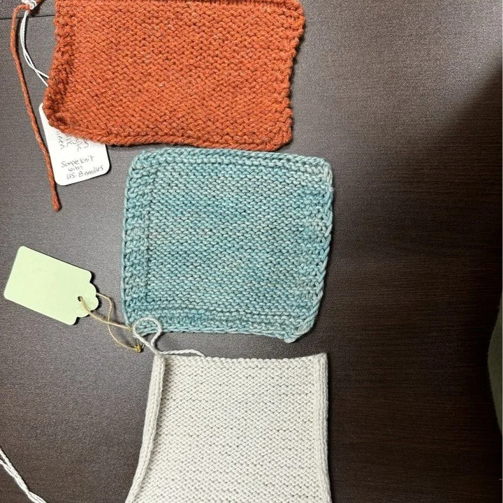 These three swatches reveal a game-changer: knit and purl stitches are totally different sizes and shapes! 🧶📏✨
Knitting flat? Swatch flat to capture that knit-purl rhythm
Working in the round? Swatch in the round for all-knit accuracy
Always match 