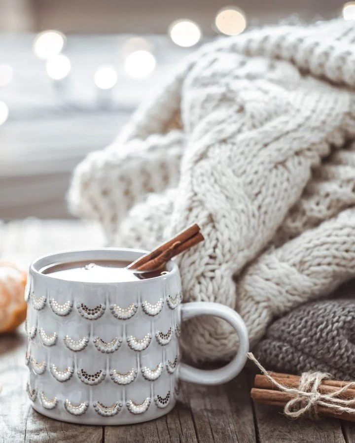 Winter knitting has a different kind of quiet to it.💟
There is something about colder days that invites slower stitches, deeper colors, and projects that feel like comfort while you make them. This is such a good season to choose patterns that feel 