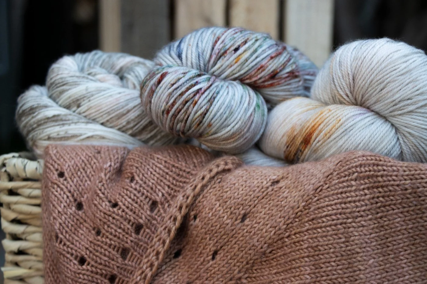 These skeins might look similar, but they won&rsquo;t behave the same once they&rsquo;re knitted up!🧶
 Have you ever had a project turn out differently than you expected, even when the yarn seemed &ldquo;the same&rdquo;?
 That&rsquo;s often fiber at