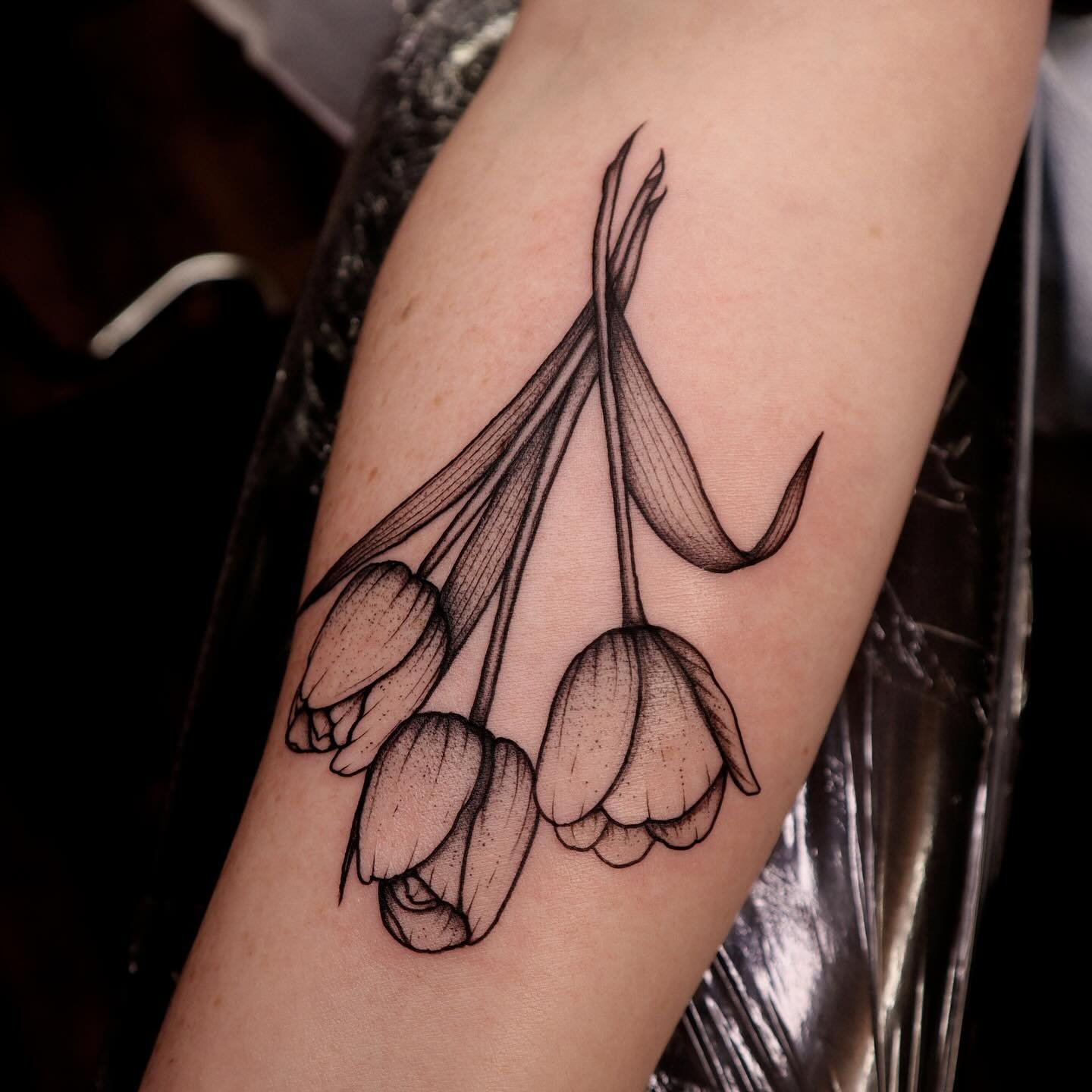 Tulips (intentionally upside down) for Emma :) thanks for hangin!

@houndstoothtattoo
