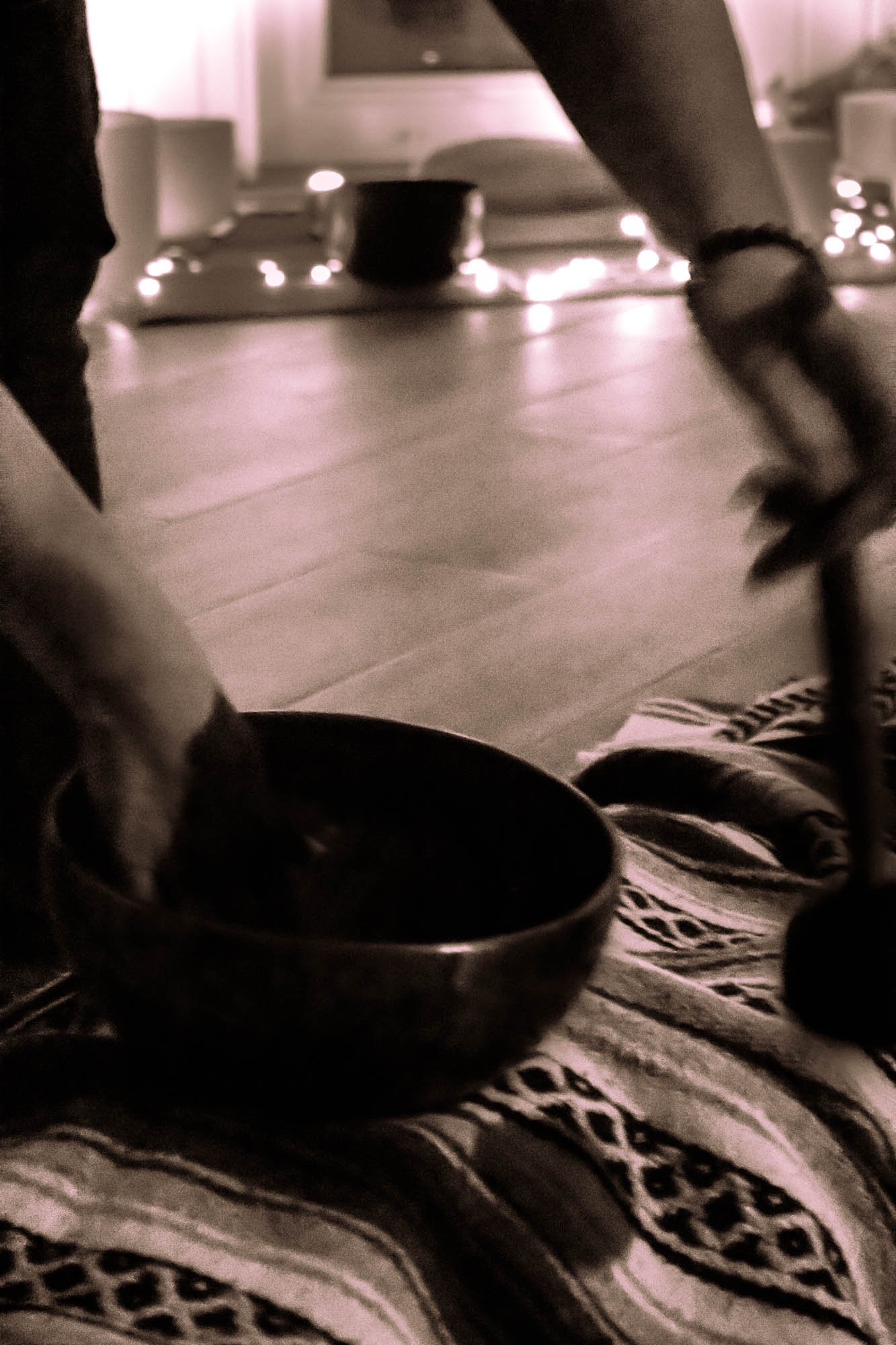  The first item used in the event for energy healing was the handcrafted singing bowl. which works by producing sounds and vibrations when hit and circled with a mallet. Those sounds and vibrations are supposed to help the receiver relax. 