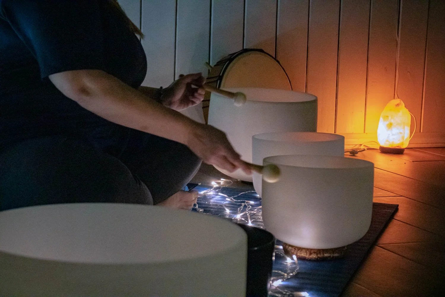  Scherri Dickon, host of the sound bathing event has been a yoga, meditation, sound therapy, reiki, energy worker for 10 years and is currently studying message therapy at Trillium College. 