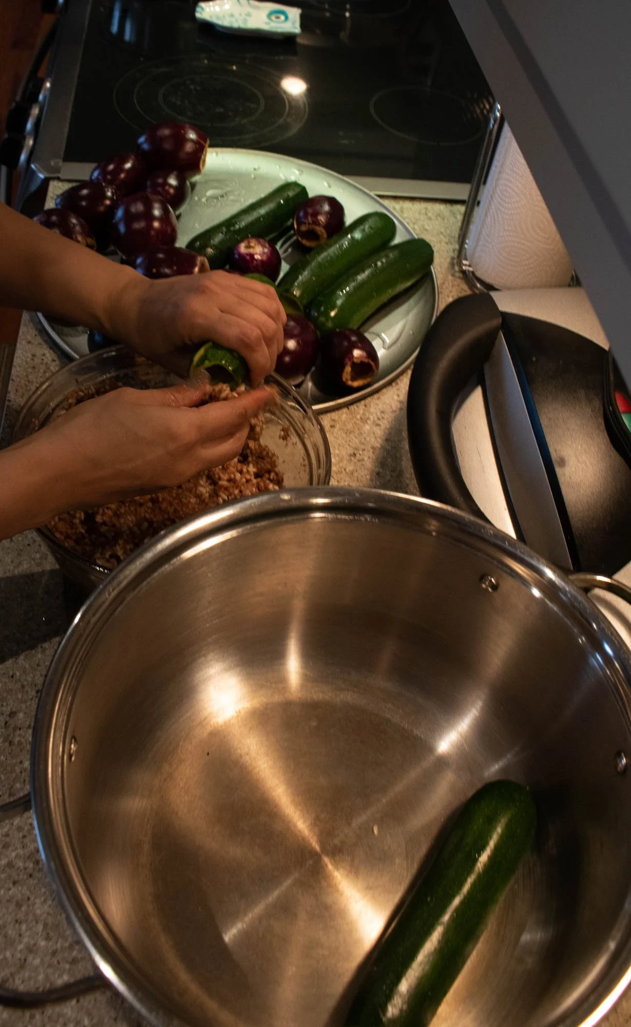  Each piece of vegetable of the ‘Mahshi’ is stuffed with the rice mixture and is placed in the pot. 