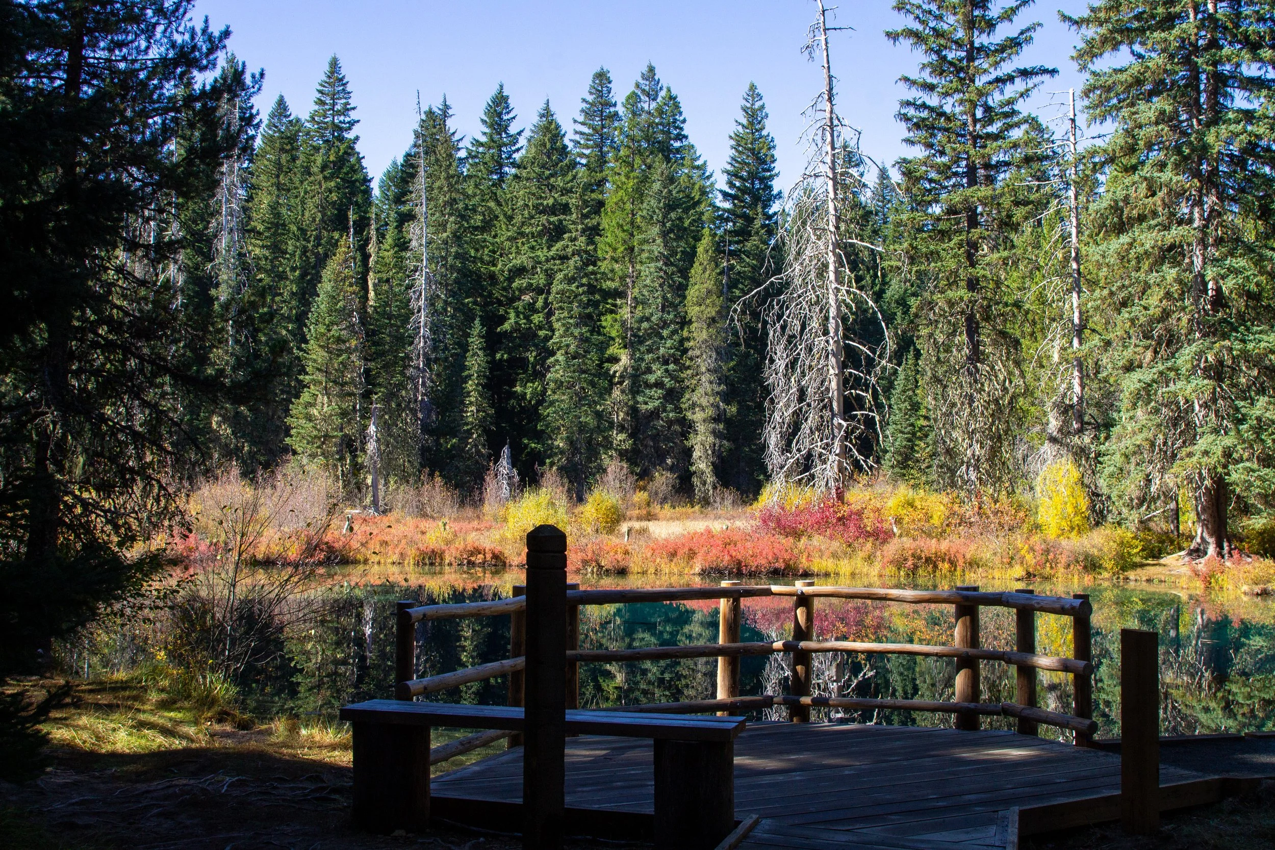Viewing platform next to Little Crater Lake