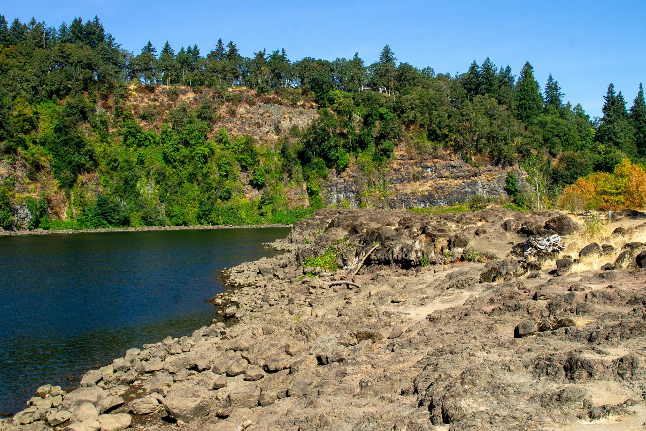 Elk Rock Island and Elk Rock cliffs