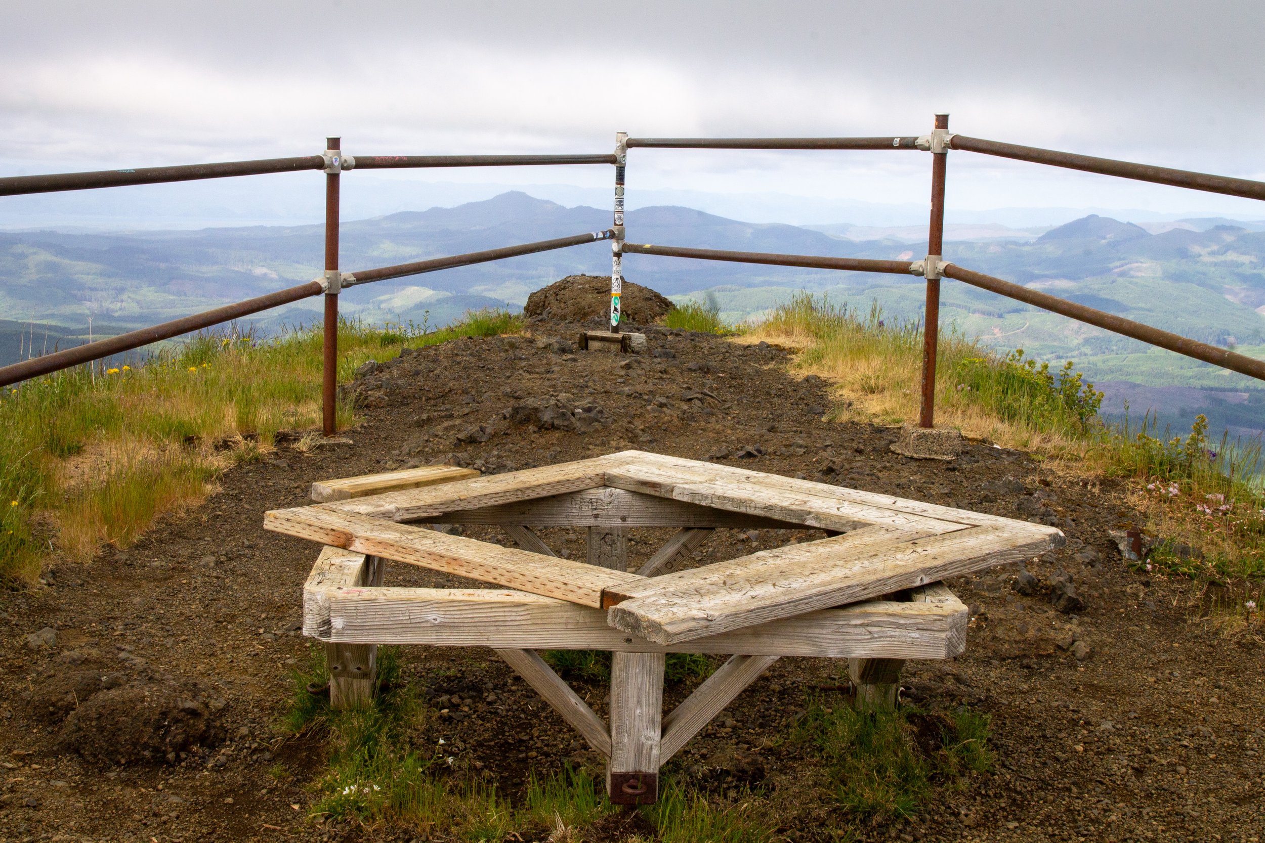 star-shaped bench on Saddle Mountain summit