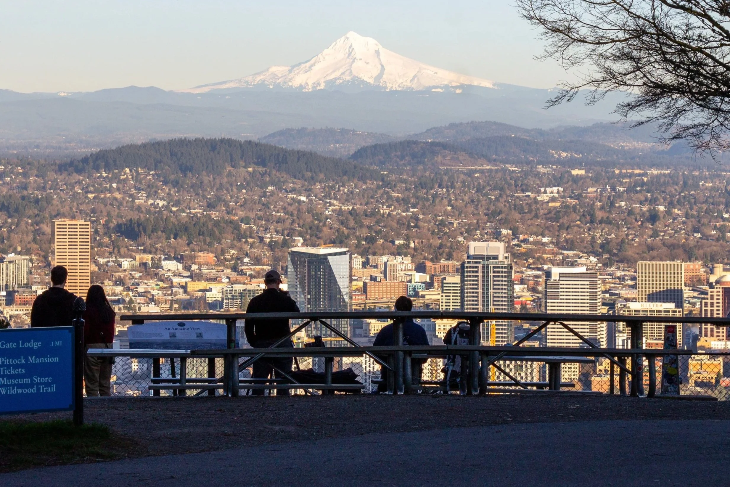 People looking at Portland and Mount Hood from the Pittock Mansion viewpoint
