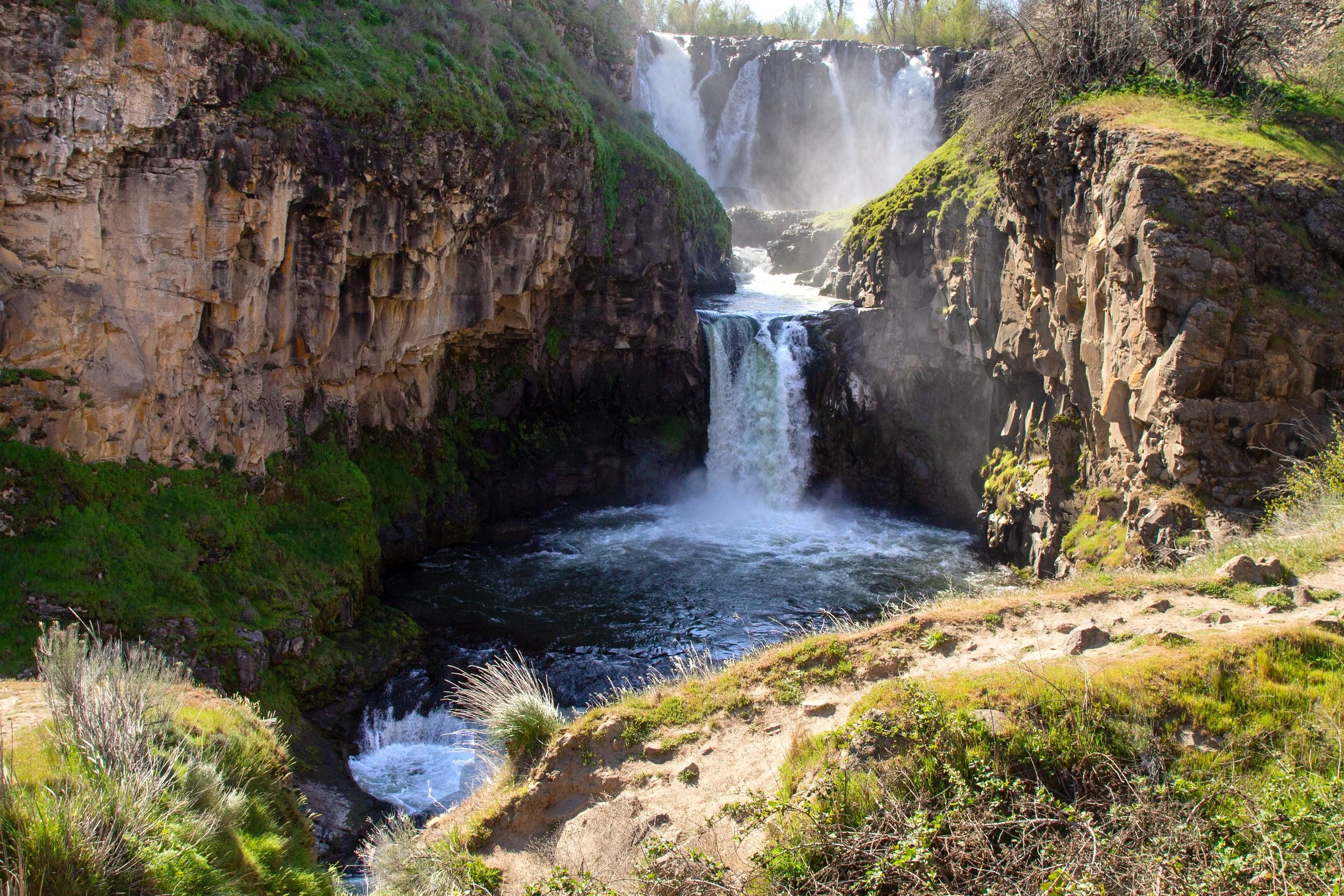 Outcropping in front of White River Falls