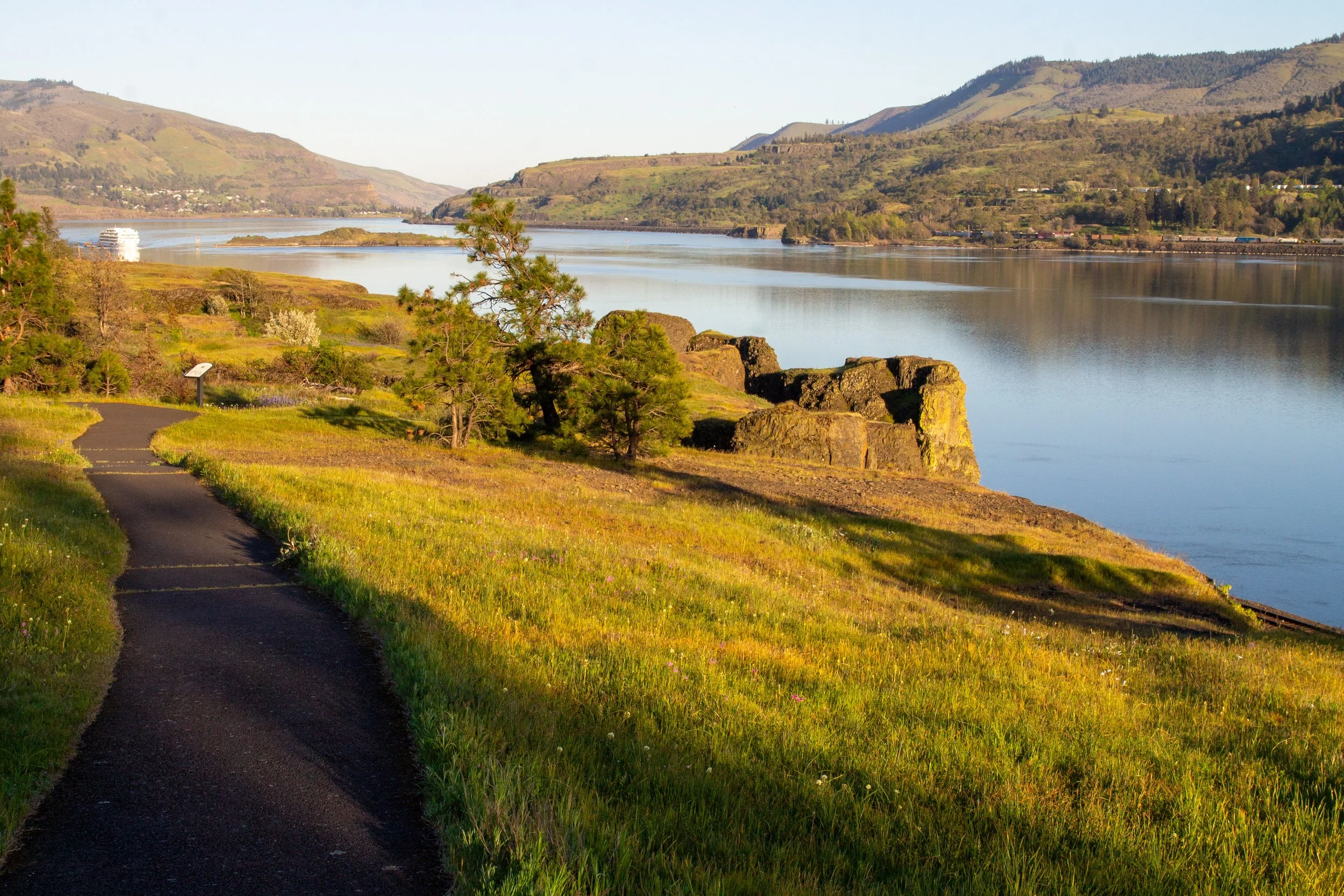 Hiking trail along the Columbia River