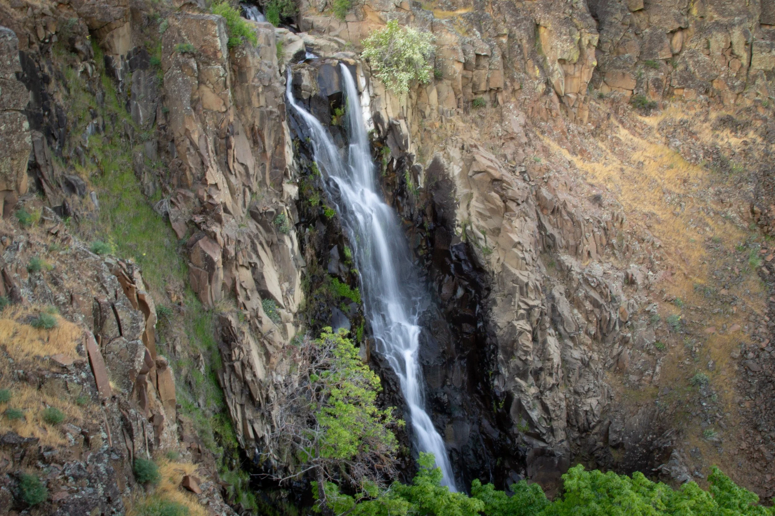 Eightmile Creek Falls in Columbia Hills State Park