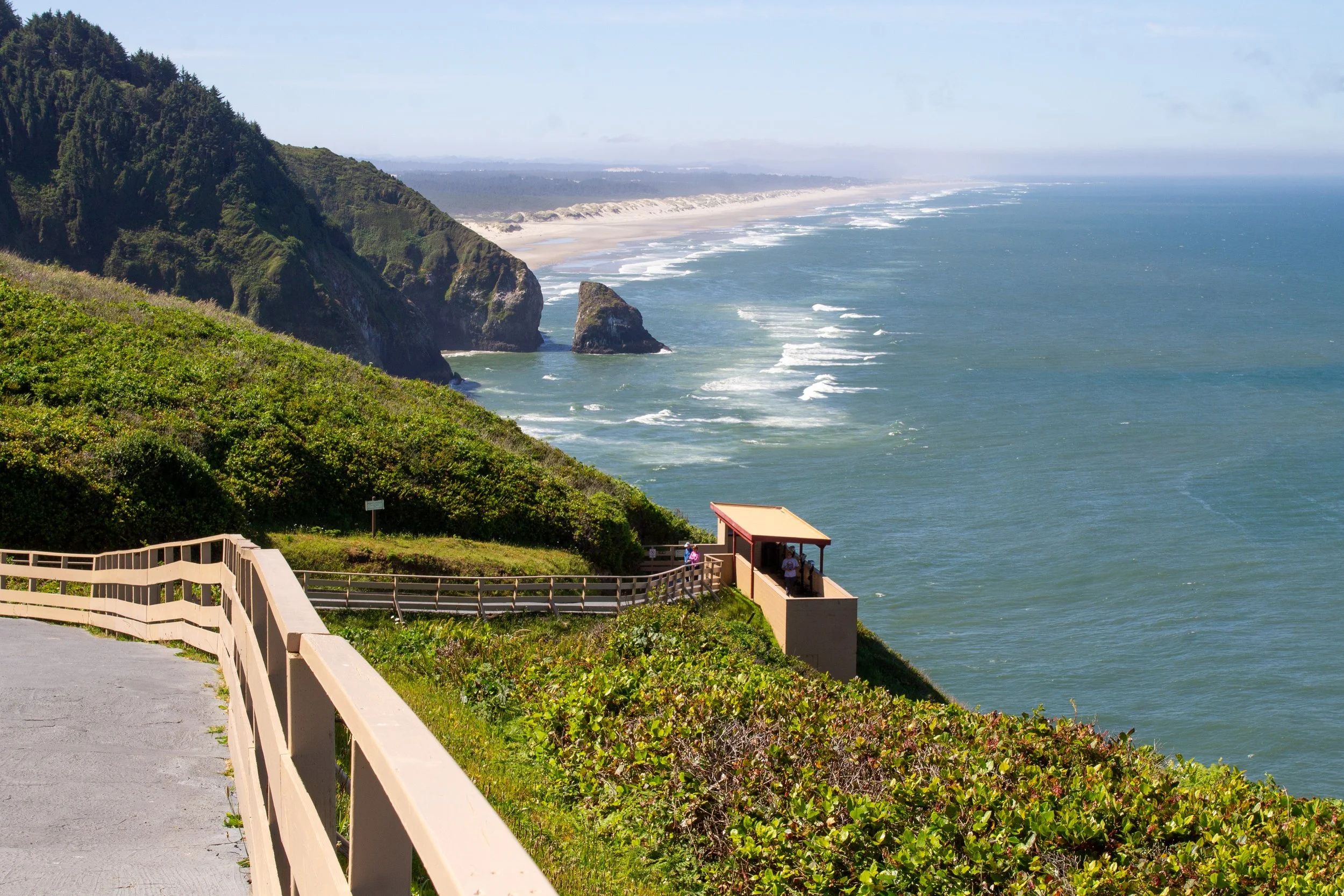 Viewpoint at the Sea Lion Caves overlooks the ocean