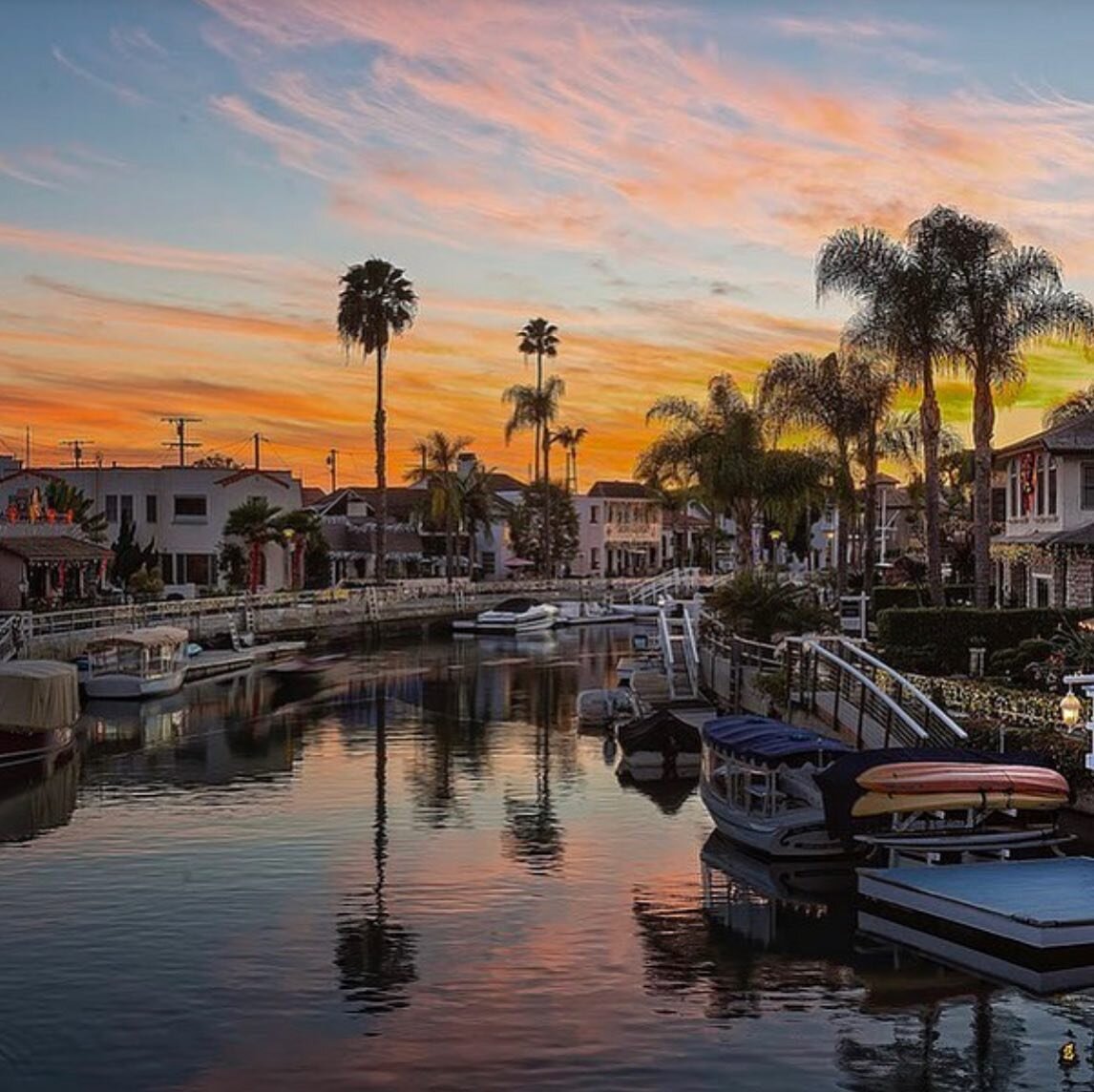 Explore the canals of Naples island in Long Beach in one of our flagship Duffys! @pelican_cruises