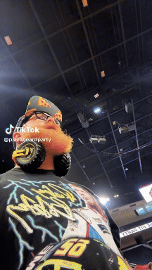 v15044gf0000cr9k1bvog65rtbmrgb00.gif