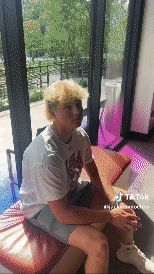 v12044gd0000cp77npfog65s636pc49g.gif