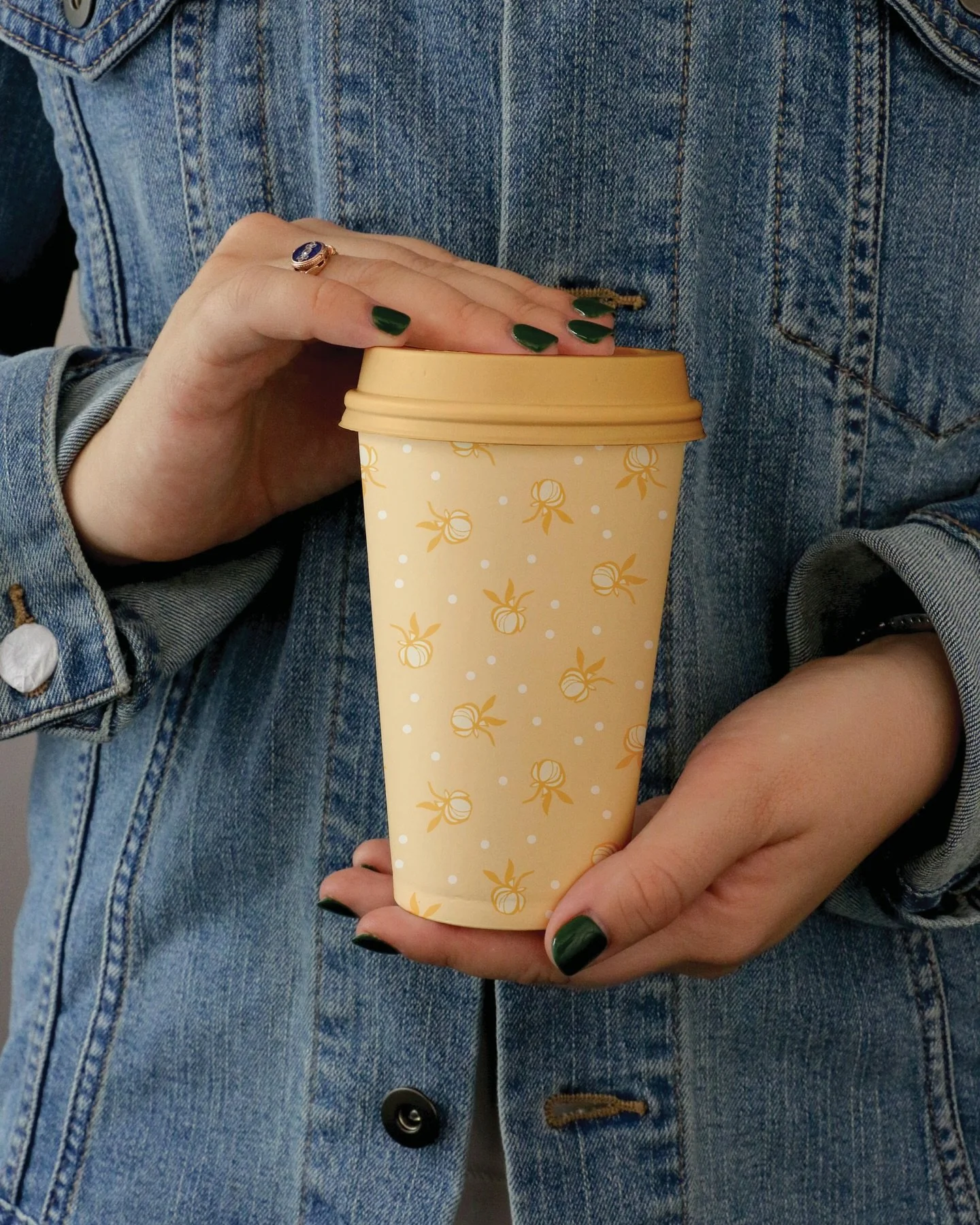 It&rsquo;s cozy drink season! What is your warming potion of choice? I&rsquo;m not a coffee girl, but I do love a licorice tea or a hot cocoa to warm me up. 
🤍
And everything tastes better in a pretty package! It&rsquo;s just a fact. The warm yellow