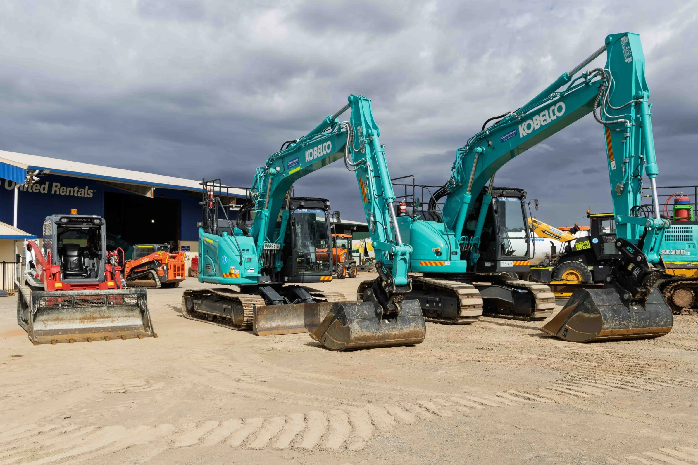 united+rentals-kobelco-escavator-tania-kuegler-photograhy.png