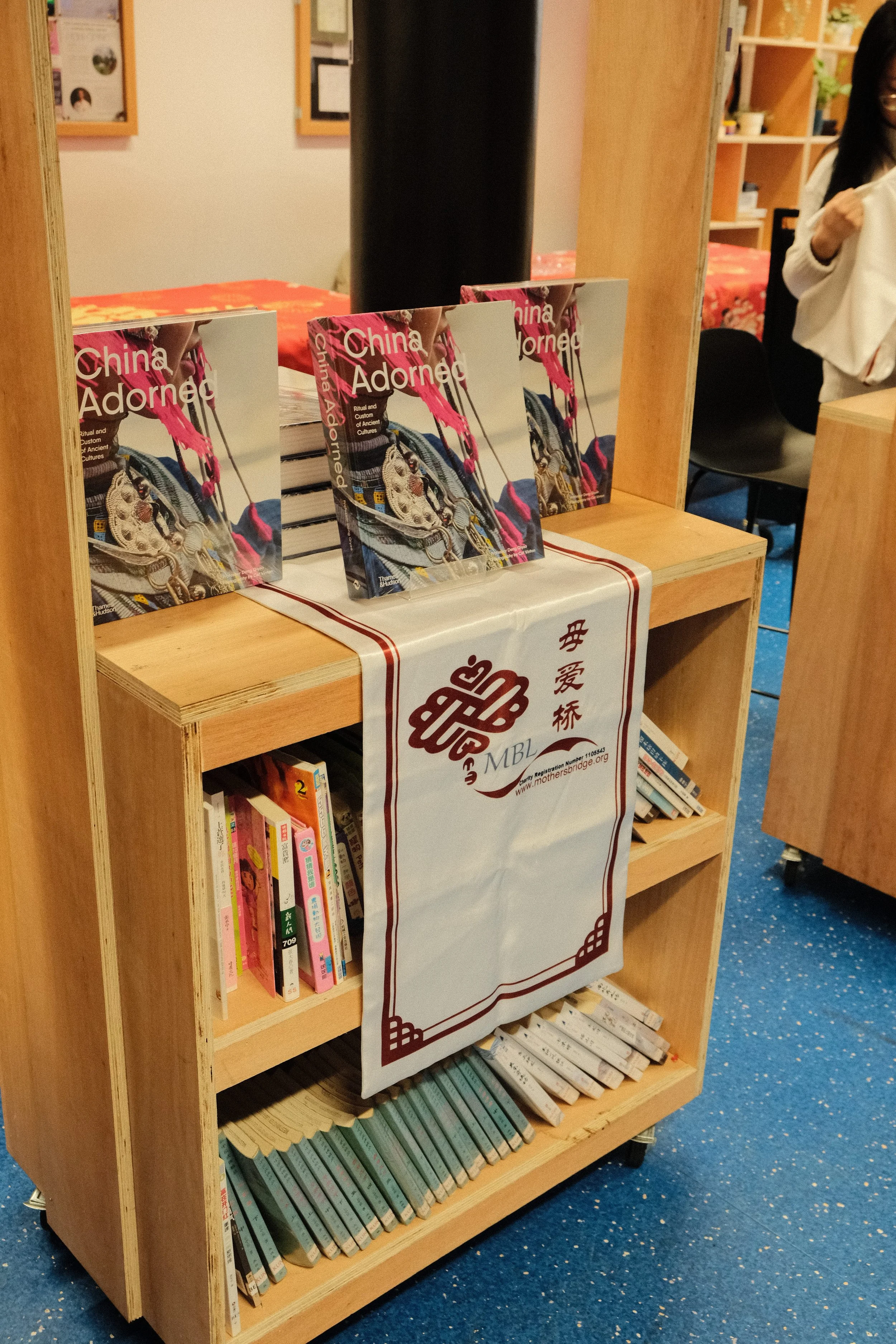 Book stand general 2.jpg