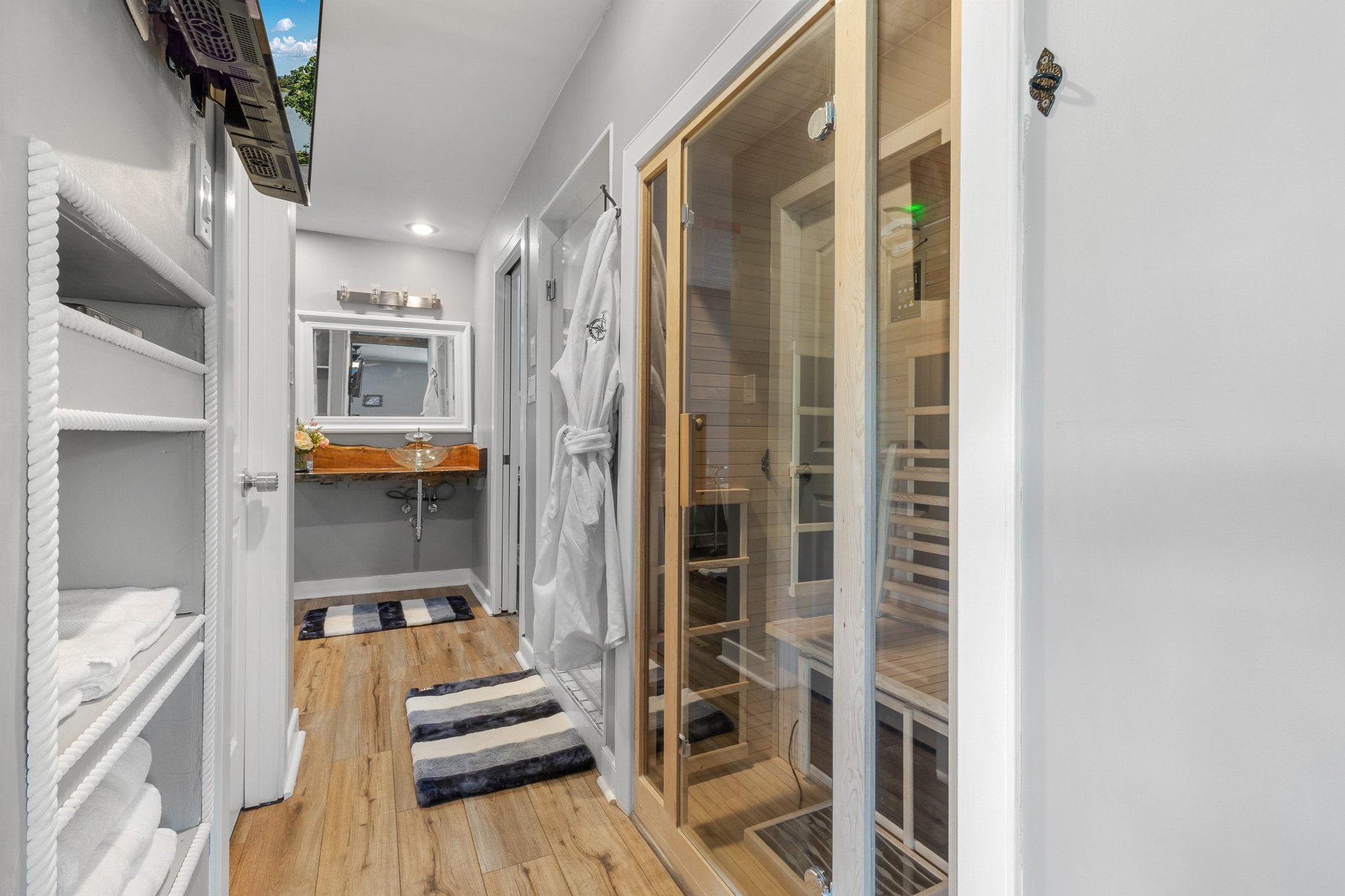 Lazarus' Point En-suite Spa Bathroom
Your own personal spa awaits you! Here you will find your two-person sauna with a second television directly across to keep you entertained.