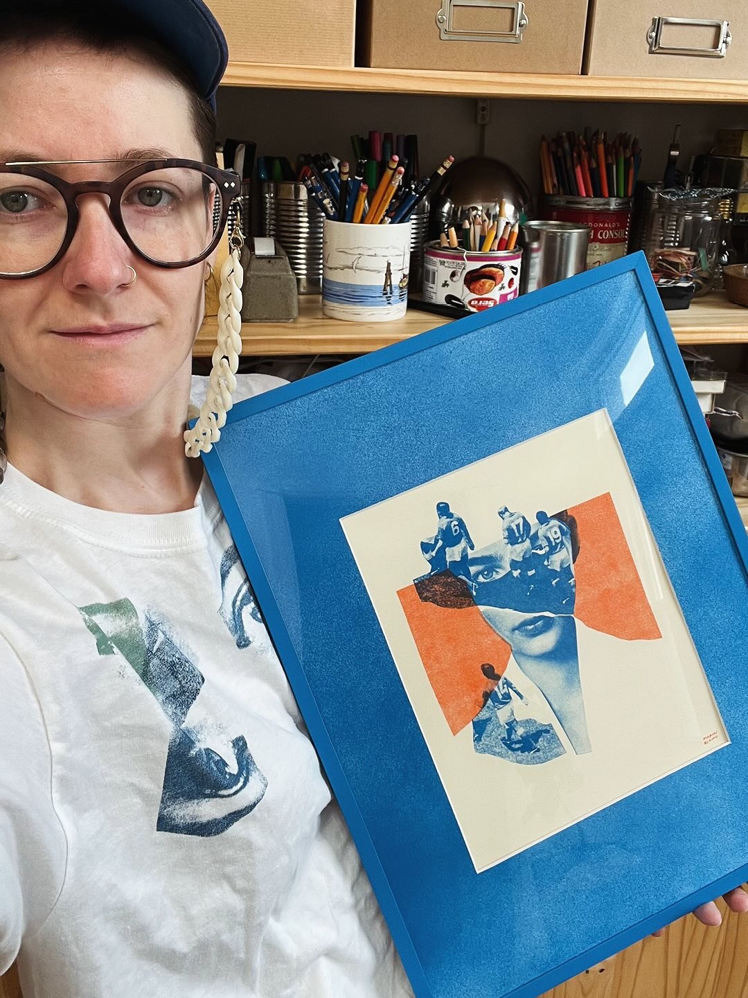 &laquo;&nbsp;&Agrave; la vie comme &agrave; la guerre&nbsp;&raquo;

J&rsquo;ai travers&eacute; les quartiers pour aller au @cafepista remplacer le grand cadre qui a trouv&eacute; sa nouvelle maison! 

L&rsquo;expo se poursuit jusqu&rsquo;&agrave; la 