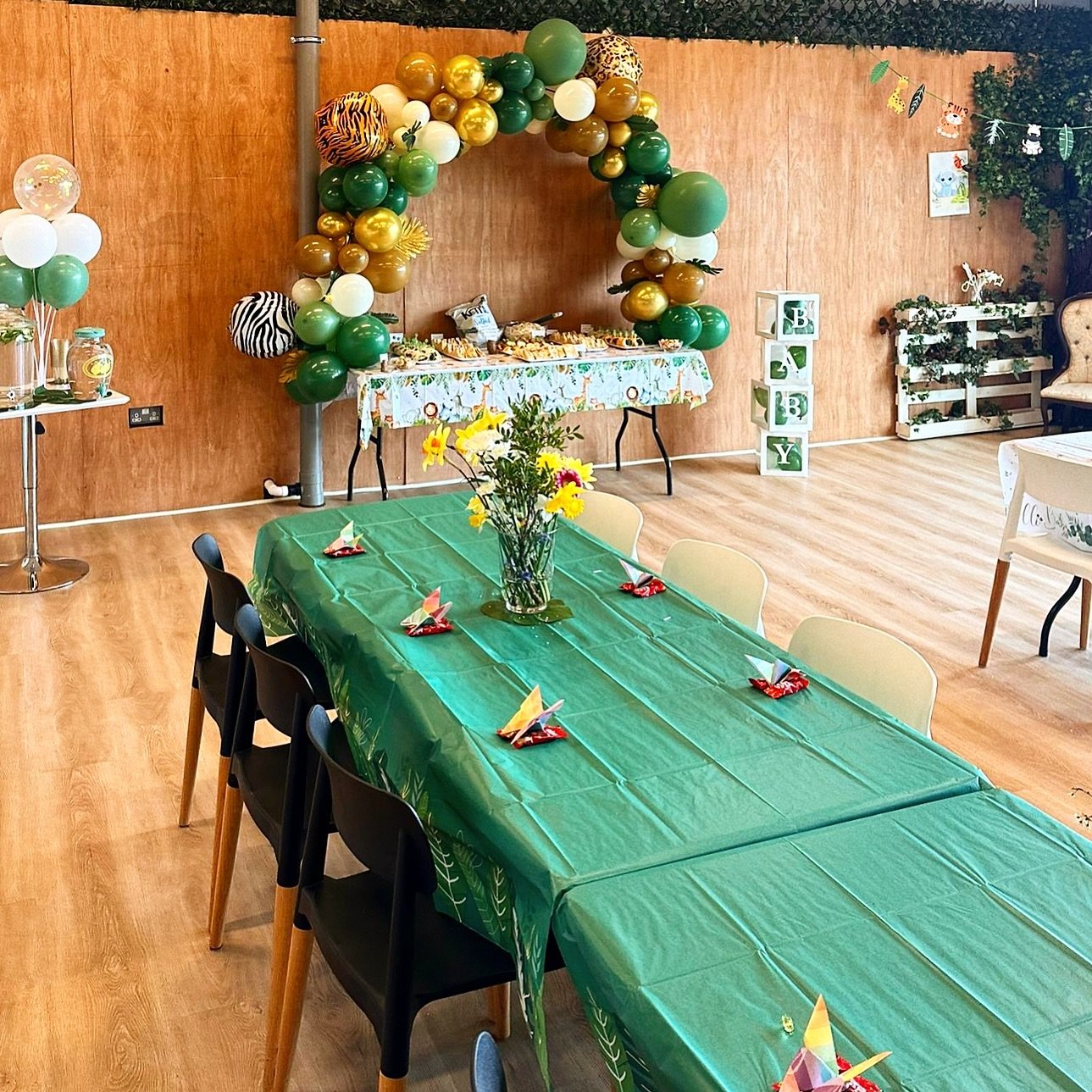 A little inspo on how to set the room up for your magical event. 
The room is a lot bigger than it leads on which means you don&rsquo;t need as much in deco to fill it in order to create the warm and intimate vibe you&rsquo;re after. 

Ask our team o
