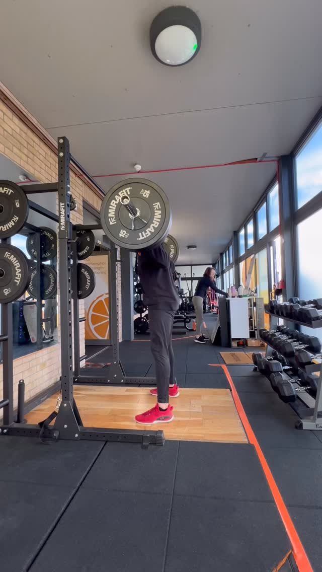 As a footballer your gym training should be all focused on improving your performance on the pitch ⚽️🏆✅
Here are 3 things to focus on doing and 3 things to avoid in the gym:
✅ be specific: your training should be specific and planned to improving
