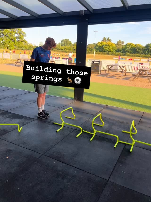 Training doesn’t have to be and shouldn’t be overly complicated! 👍
Simple things like adding in a change of direction to hurdles is enough to build strong and quick lateral movement and change of direction ⚽️
Don’t over complicat