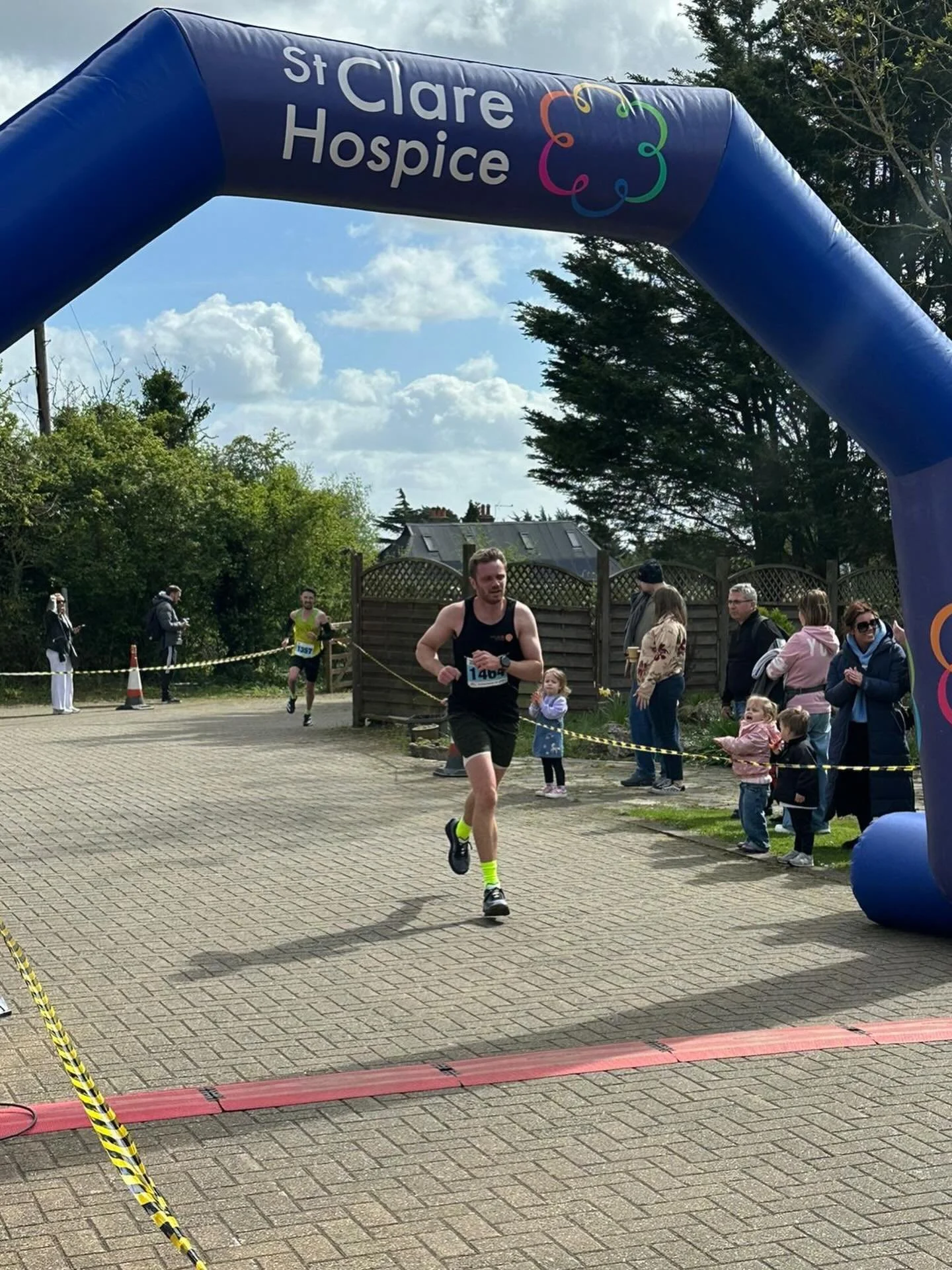 Great day at the @stclarehospice 10km run with the @bodyfreshfitness crew and @craigclarky85 @regan_x_o 🏃&zwj;♂️ and chief cheerleader @justemilyj_c 🥳

Always good weather and a good turn out 🌤️

Lots of money raised for a good cause everyone can 