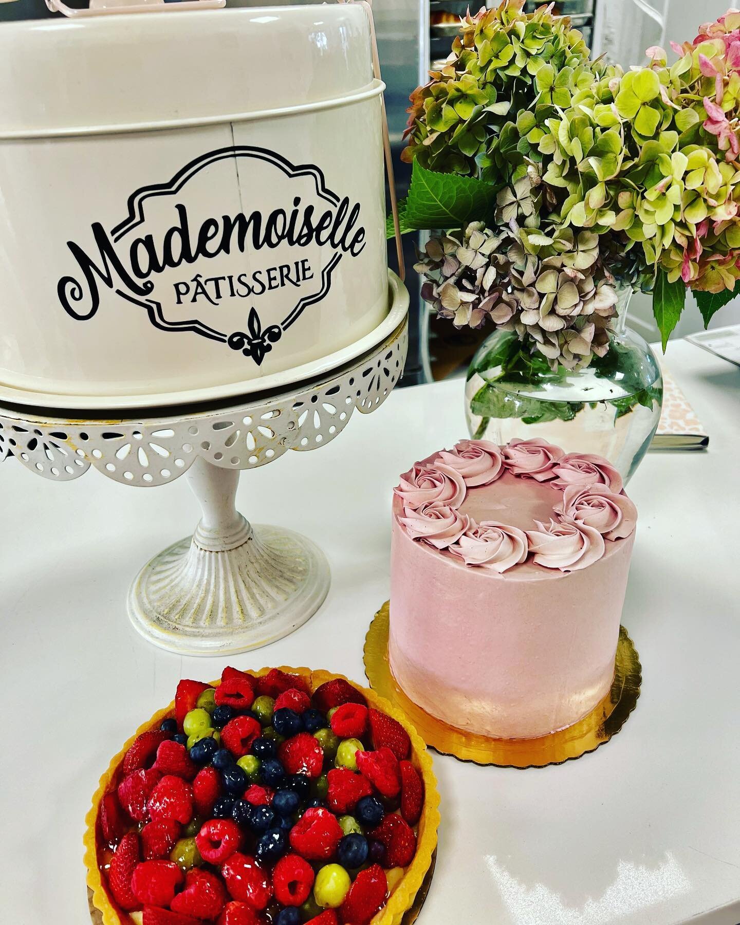 Is it a Champagne Cake  day or a Custard Fruit Tart Day ??? See you soon
