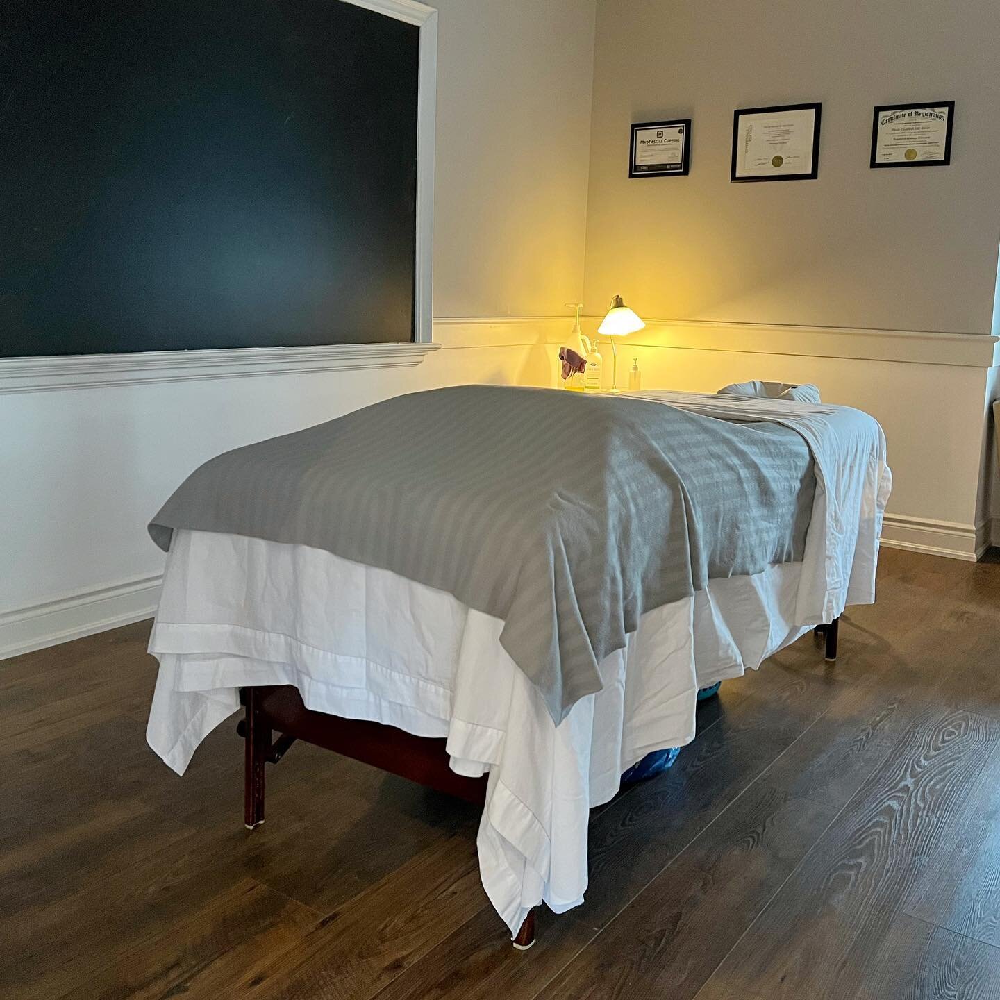 Looking to get a massage before the end of summer? Our registered massage therapist Nicole, is booking up quick!

For those hoping to snag an appointment, we recommend booking soon to avoid any disappointment, as she only has a few left ✨

To book co