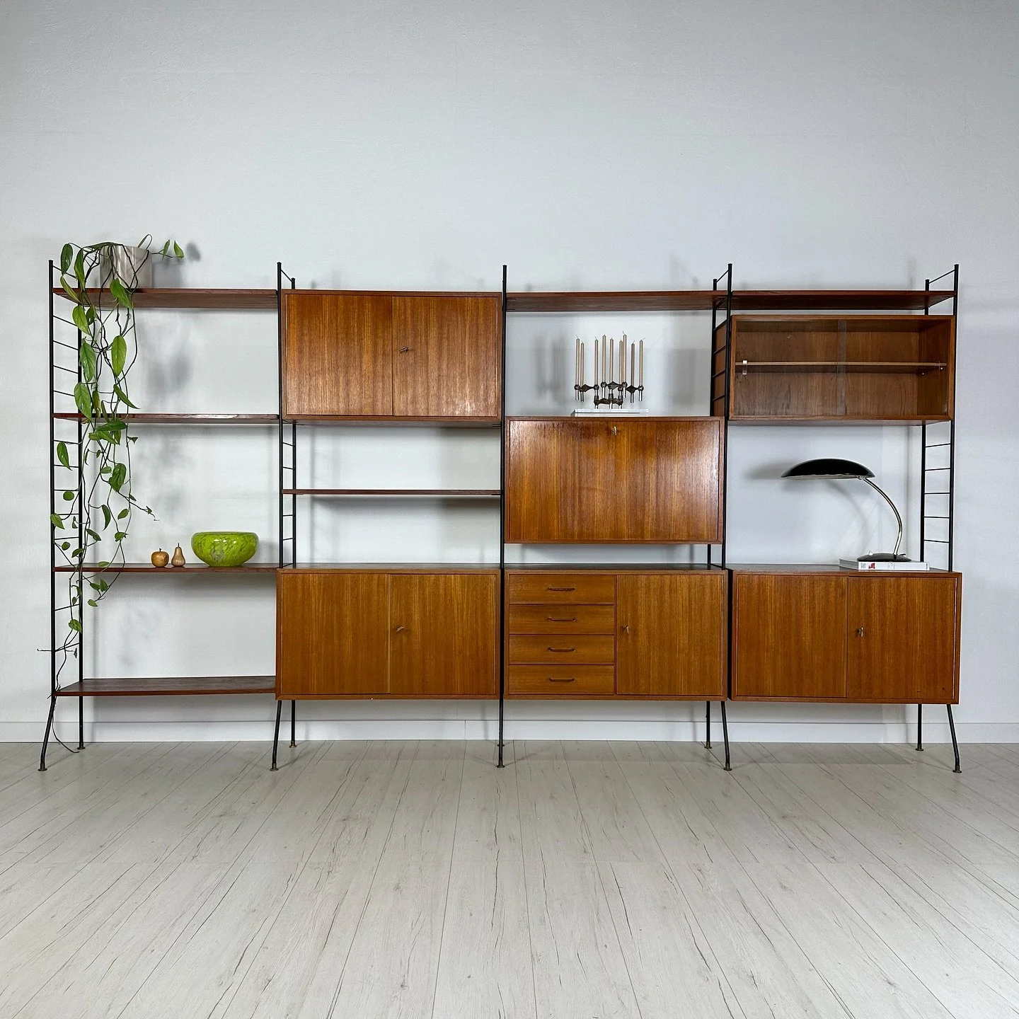 Beautiful vintage freestanding wooden teak wall unit now available. Unique design with so much organizable space 📚🕯️🪴

For more details send us a DM or visit our website.

#vintage #vintagefurniture #furniture #midcenturymodern #danish #danishdesi