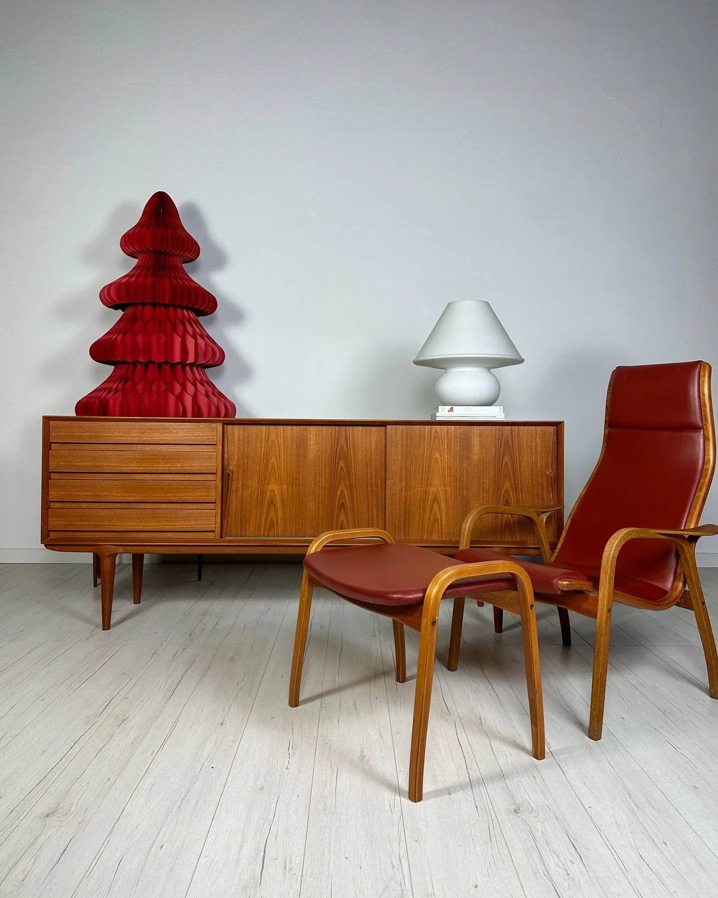 Thank you to all our amazing customers for your support this year! Wishing you a holiday season filled with love, joy, and warmth. Merry Christmas and happy holidays🎄✨❣️

#vintage #vintagefurniture #furniture #midcenturymodern #danish #danishdesign 