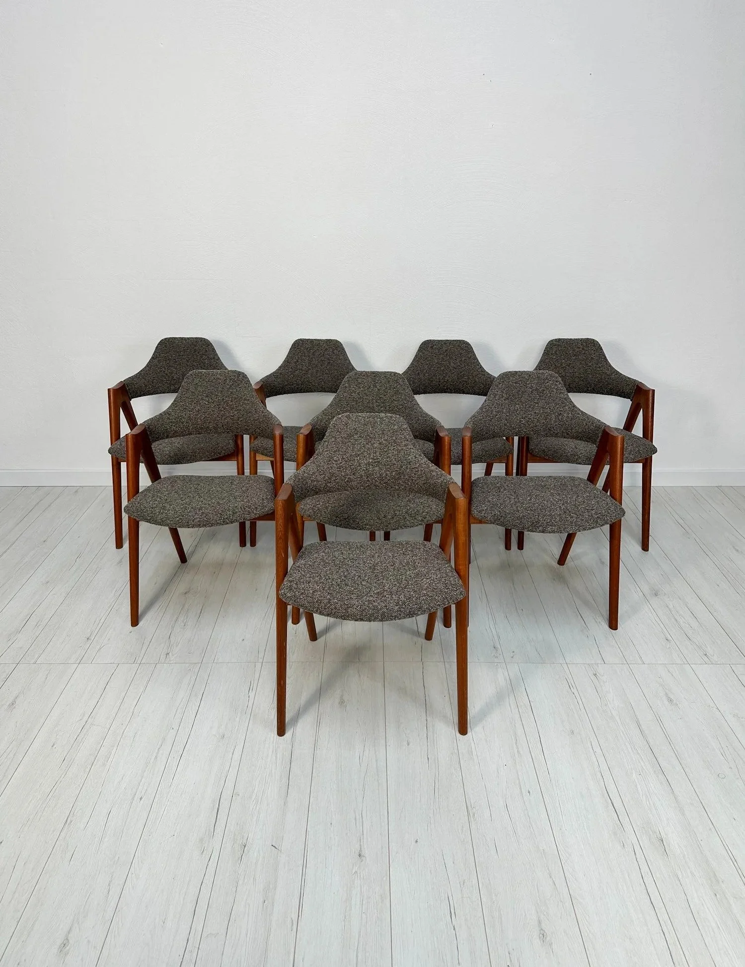 Set of 8 Compass Dining Chairs by Kai Kristiansen for Schou Andersen, 1960s

Named after the compass-like shape of the frame, these chairs are a favourite among collectors of Danish dining furniture.

Solid teak frames, newly upholstered in grey-brow