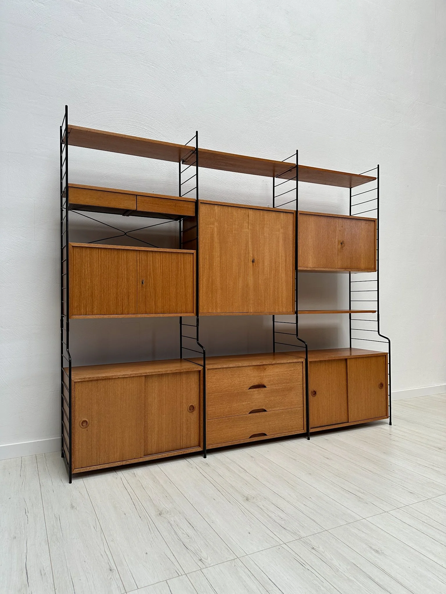 1960s Vintage Freestanding Teak Shelving System by WHB Germany – detail 2