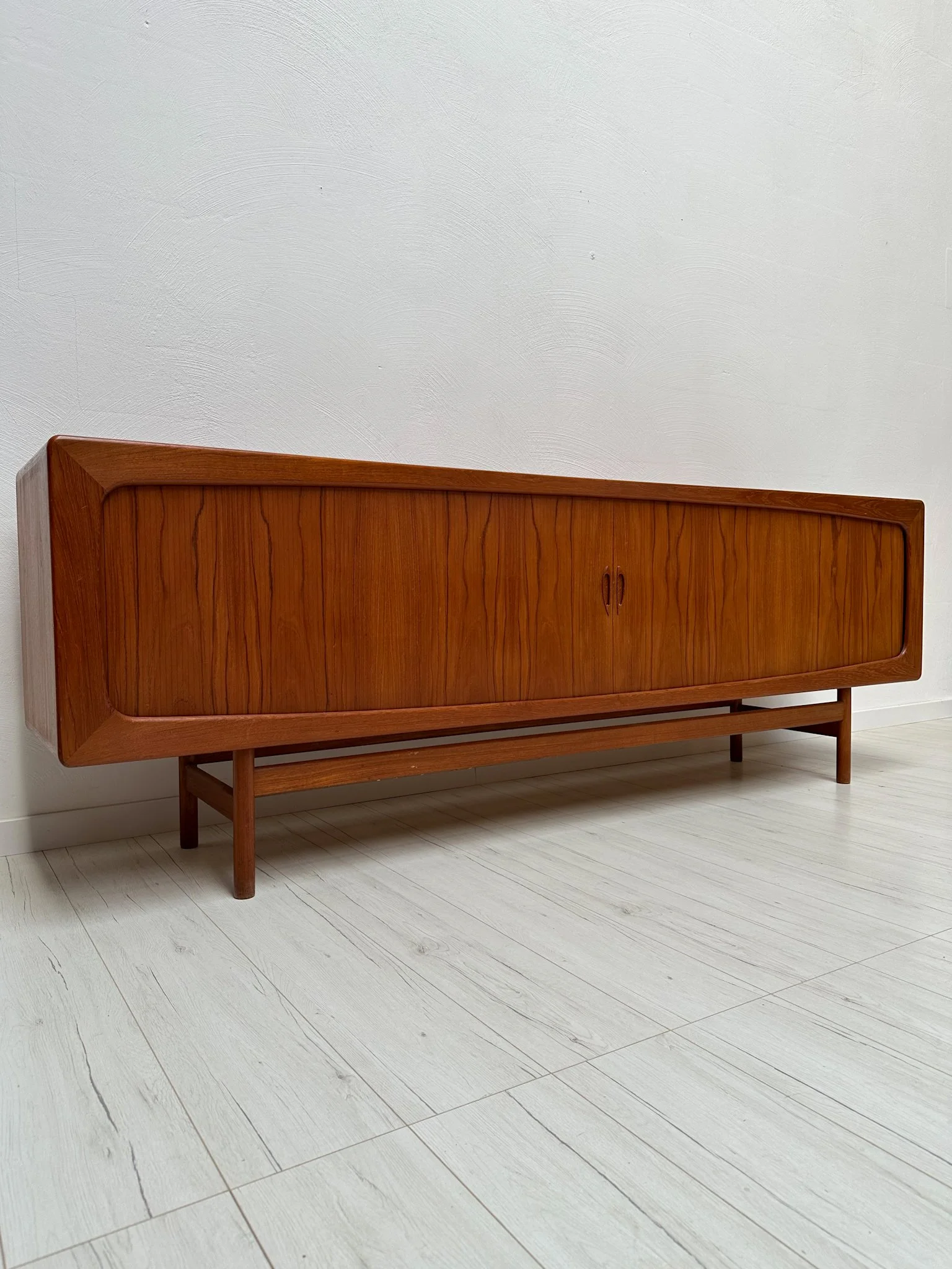 1960s Vintage Large Danish Design Teak Sideboard with Tambour Doors – detail 2