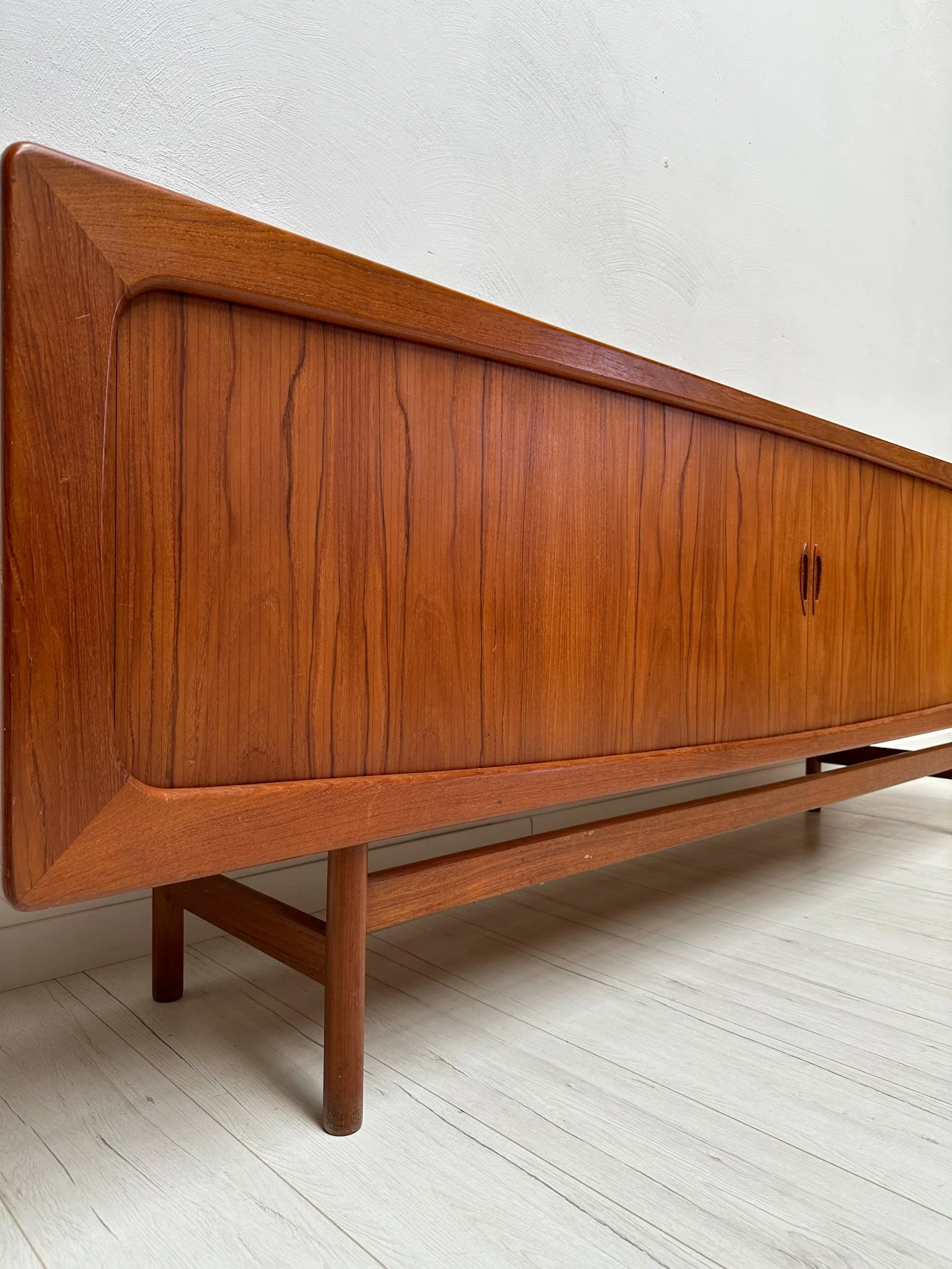 1960s Vintage Large Danish Design Teak Sideboard with Tambour Doors – detail 3