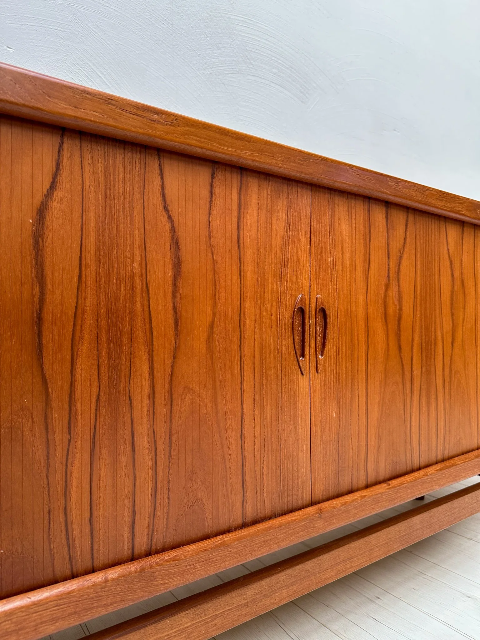1960s Vintage Large Danish Design Teak Sideboard with Tambour Doors – detail 5