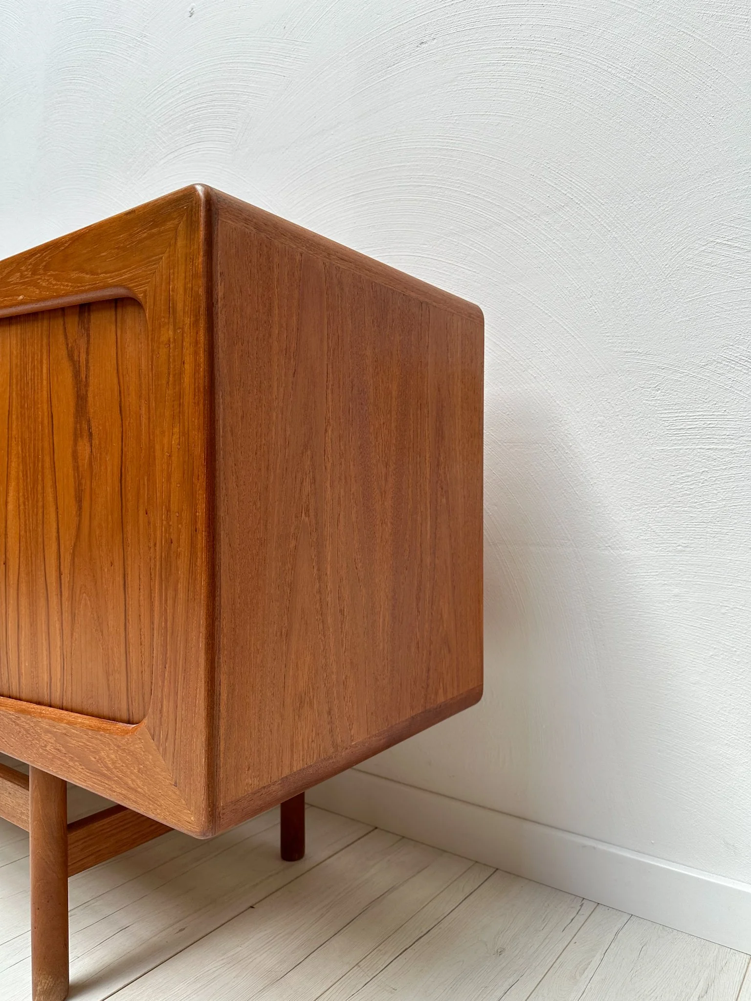 1960s Vintage Large Danish Design Teak Sideboard with Tambour Doors – detail 8