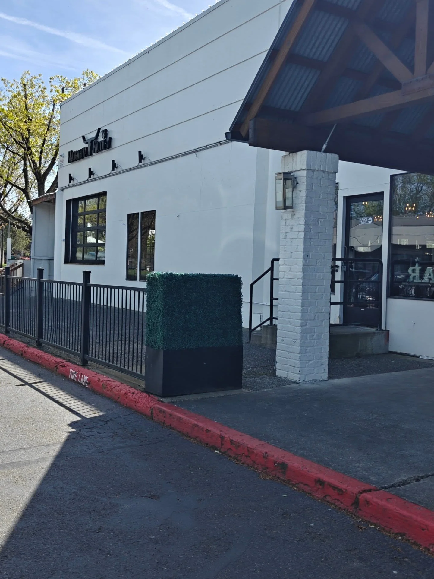 Thank you to all of the members that showed up yesterday for our Spring Clean &amp; Lunch Event! 💐 
Not only delicious food and conversations were had, put donations were collected! 

#dva #donations #sororityevents #sisterhood #alphachiomegaalumnae